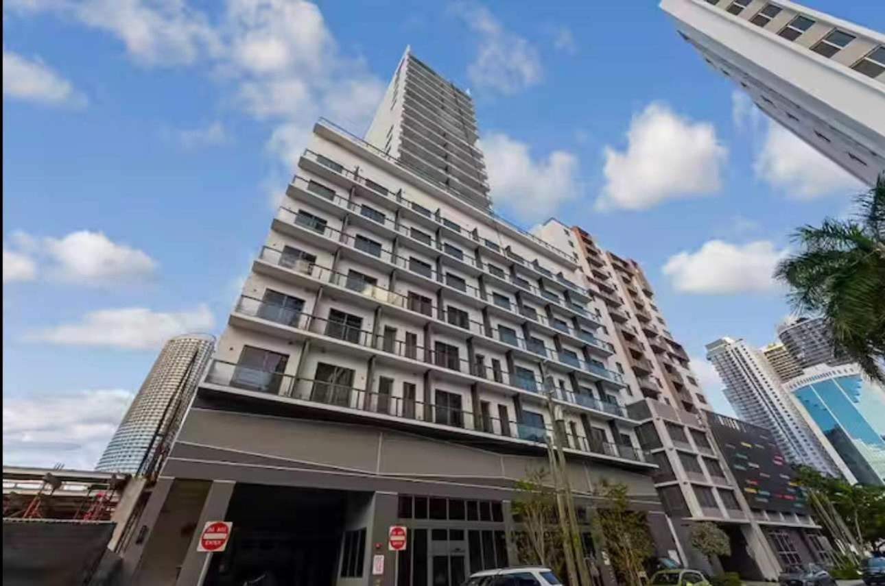 Modern Brickell Luxe Apartment by Palermo Home Miami