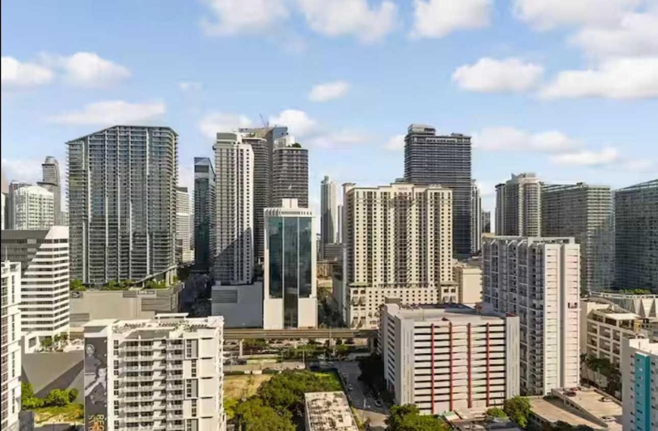 Modern Brickell Luxe Apartment by Palermo Home Miami