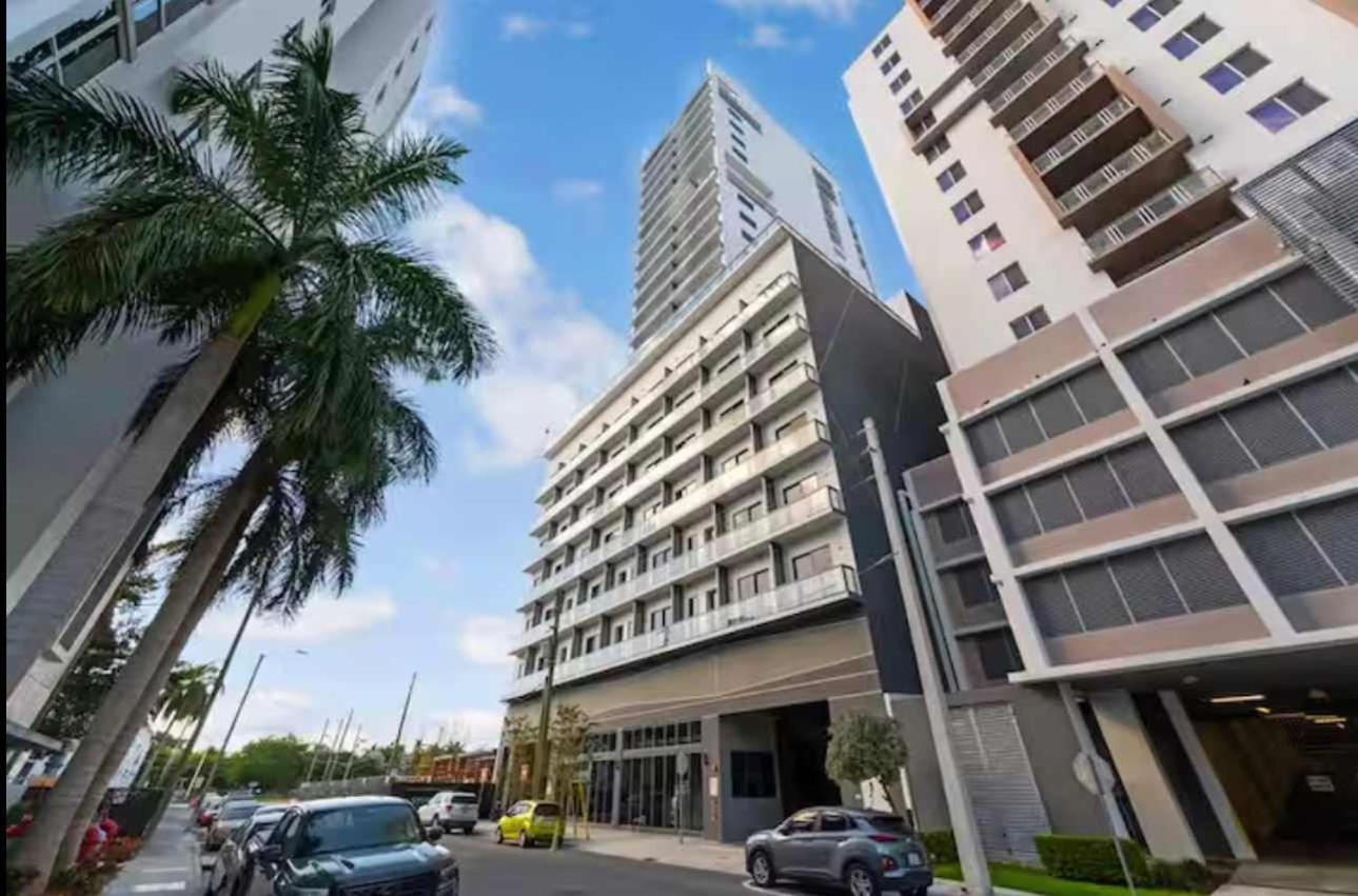 Modern Brickell Luxe Apartment by Palermo Home Miami