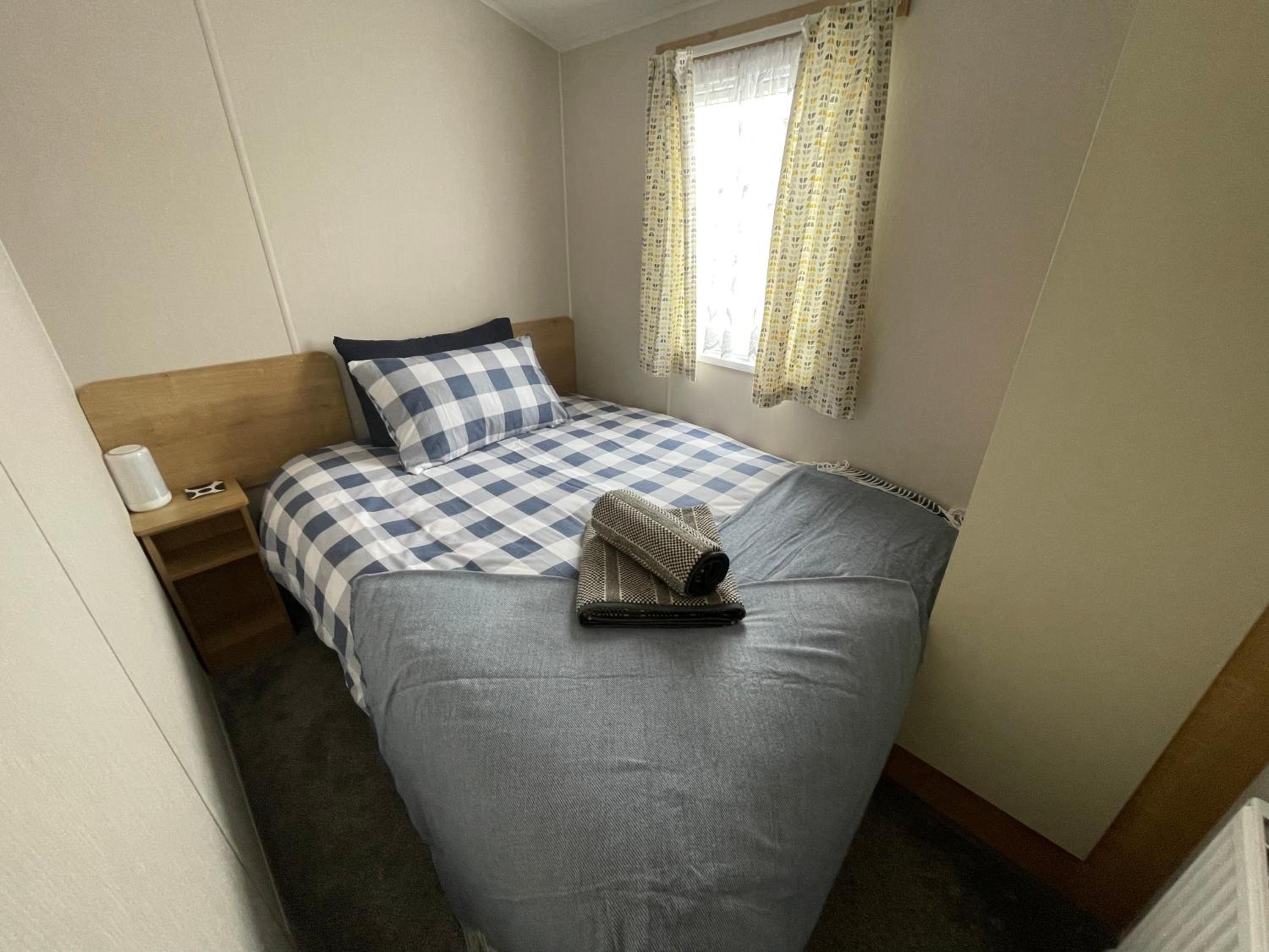 Golden Dunes Retreat, Dog-Friendly Stay at Par Sands Holiday Park, Cornwall