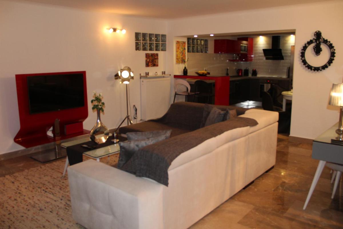 Studio 48 view 2