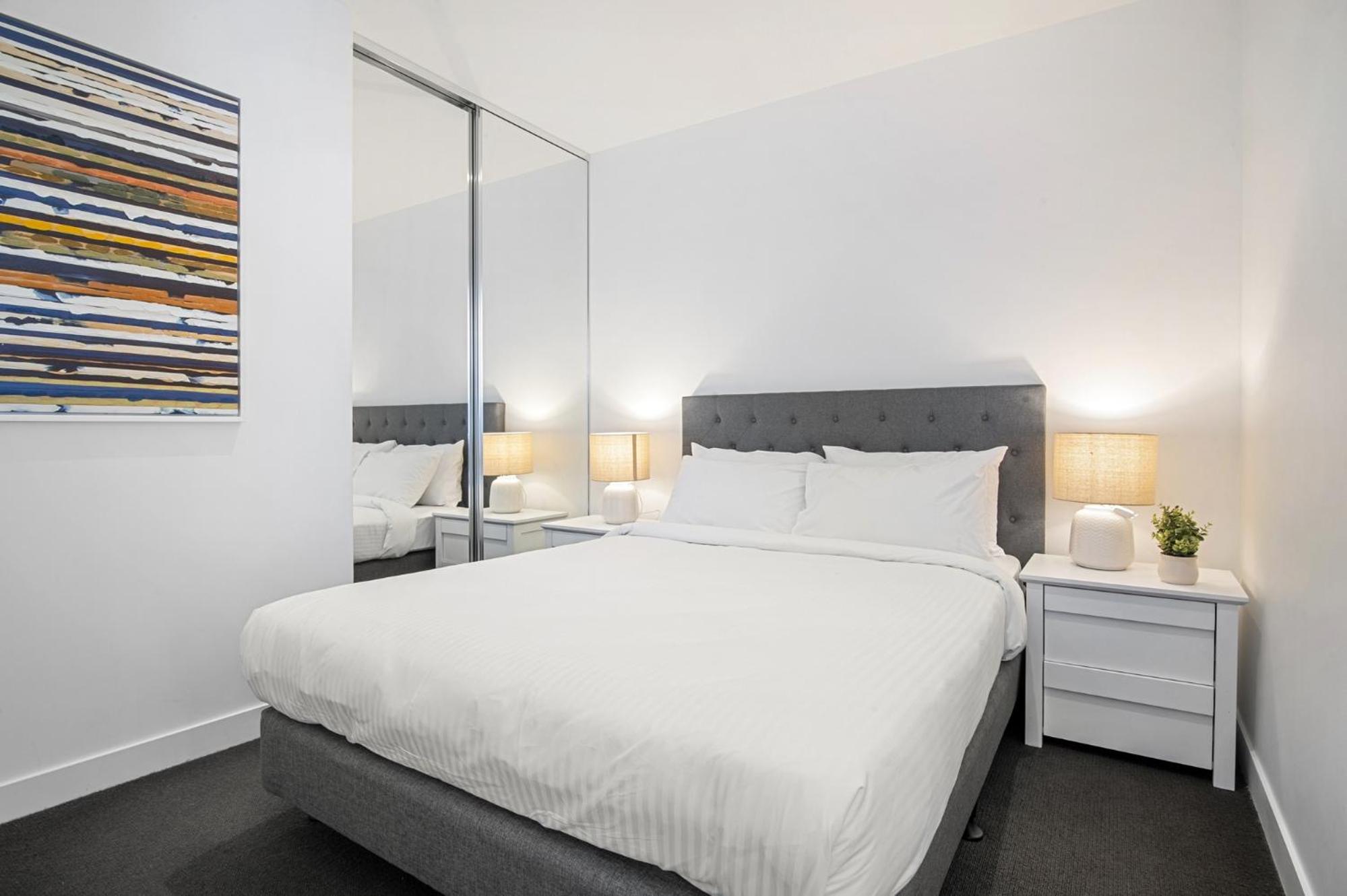 1BR Apartment Near CBD with Pool Access