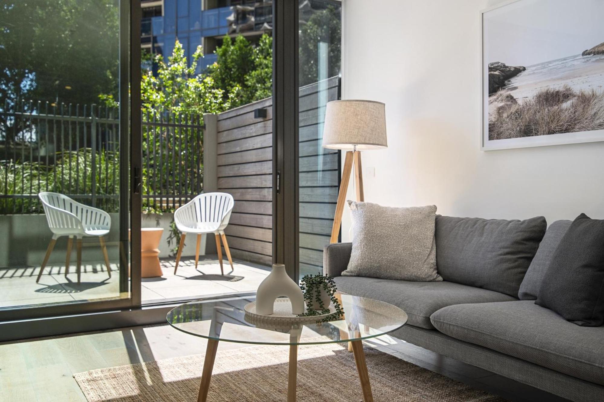 1BR Apartment Near CBD with Pool Access
