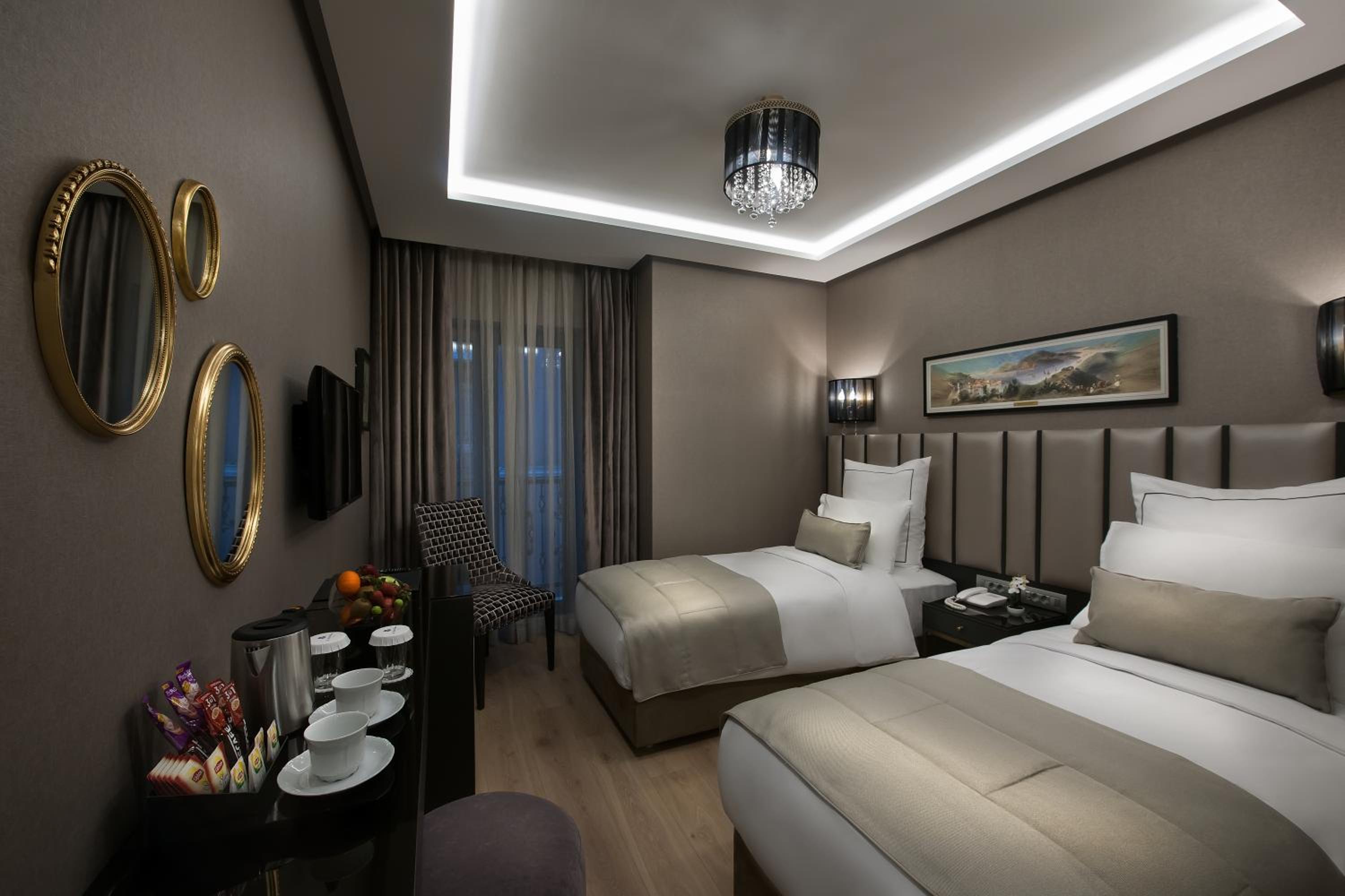 Le Petit Palace Hotel - Special Category