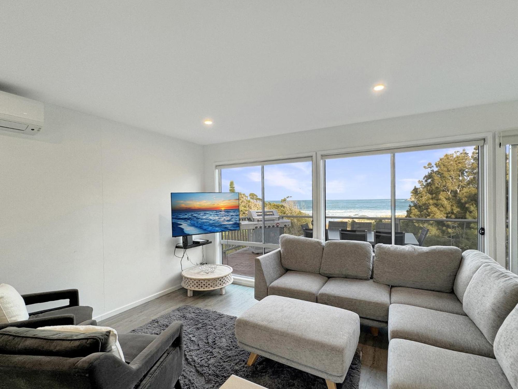 Oceanfront 4-Bed Haven with BBQ & Alfresco Dining