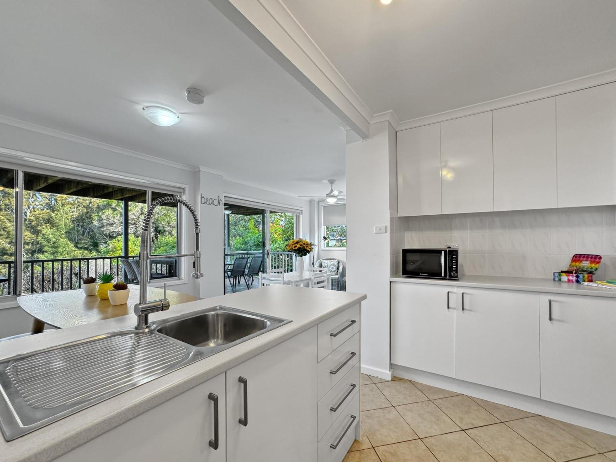 Oceanfront 4-Bed Haven with BBQ & Alfresco Dining