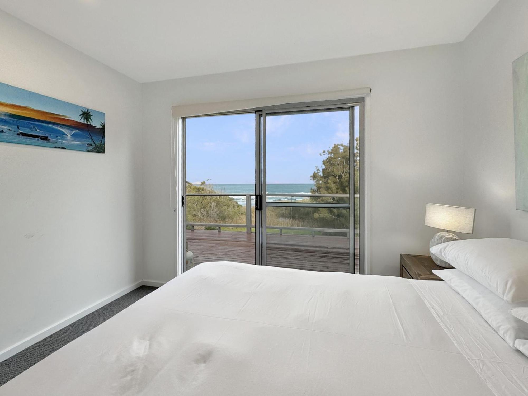 Oceanfront 4-Bed Haven with BBQ & Alfresco Dining