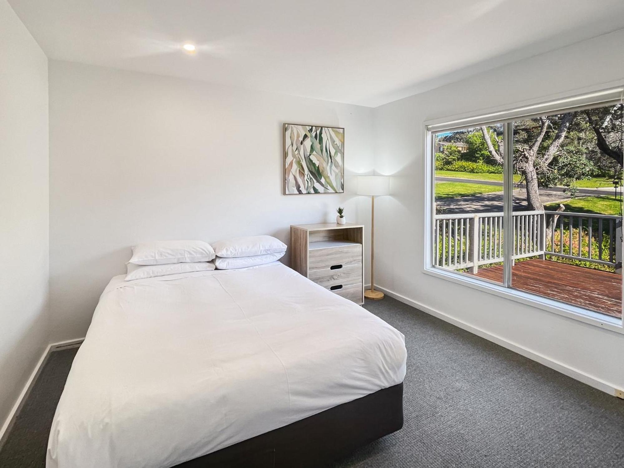 Oceanfront 4-Bed Haven with BBQ & Alfresco Dining
