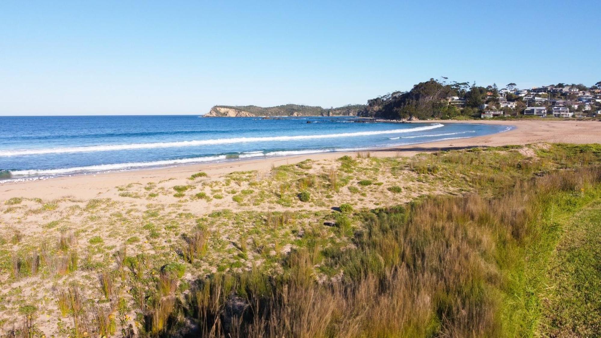 Oceanfront 4-Bed Haven with BBQ & Alfresco Dining