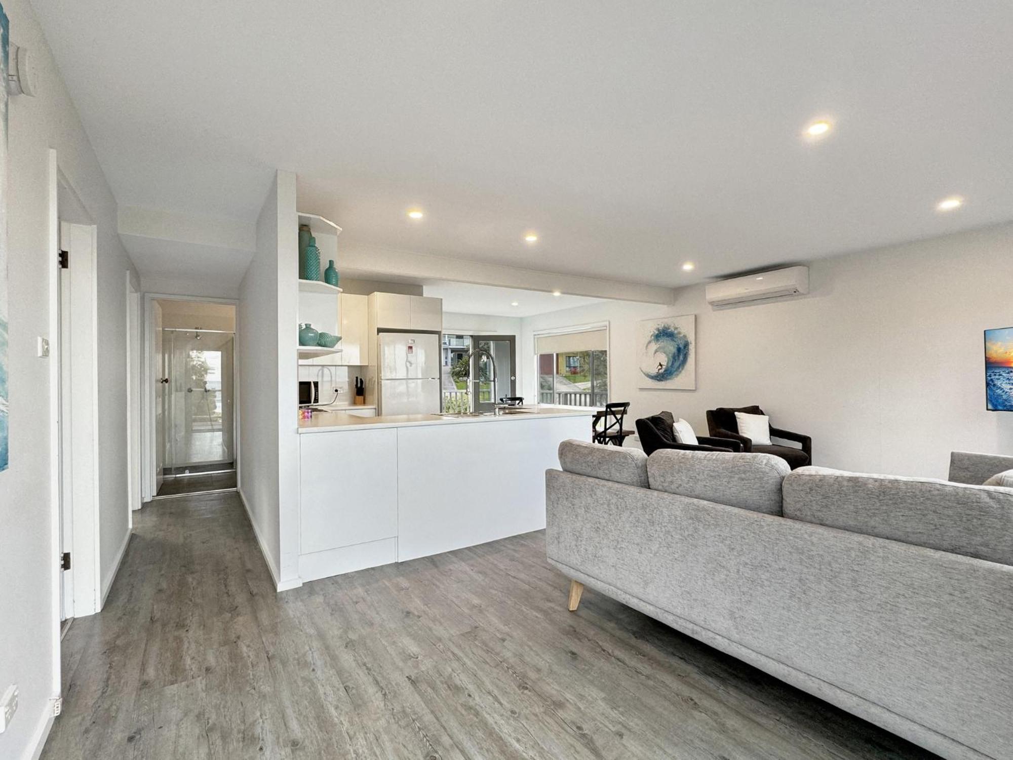 Oceanfront 4-Bed Haven with BBQ & Alfresco Dining