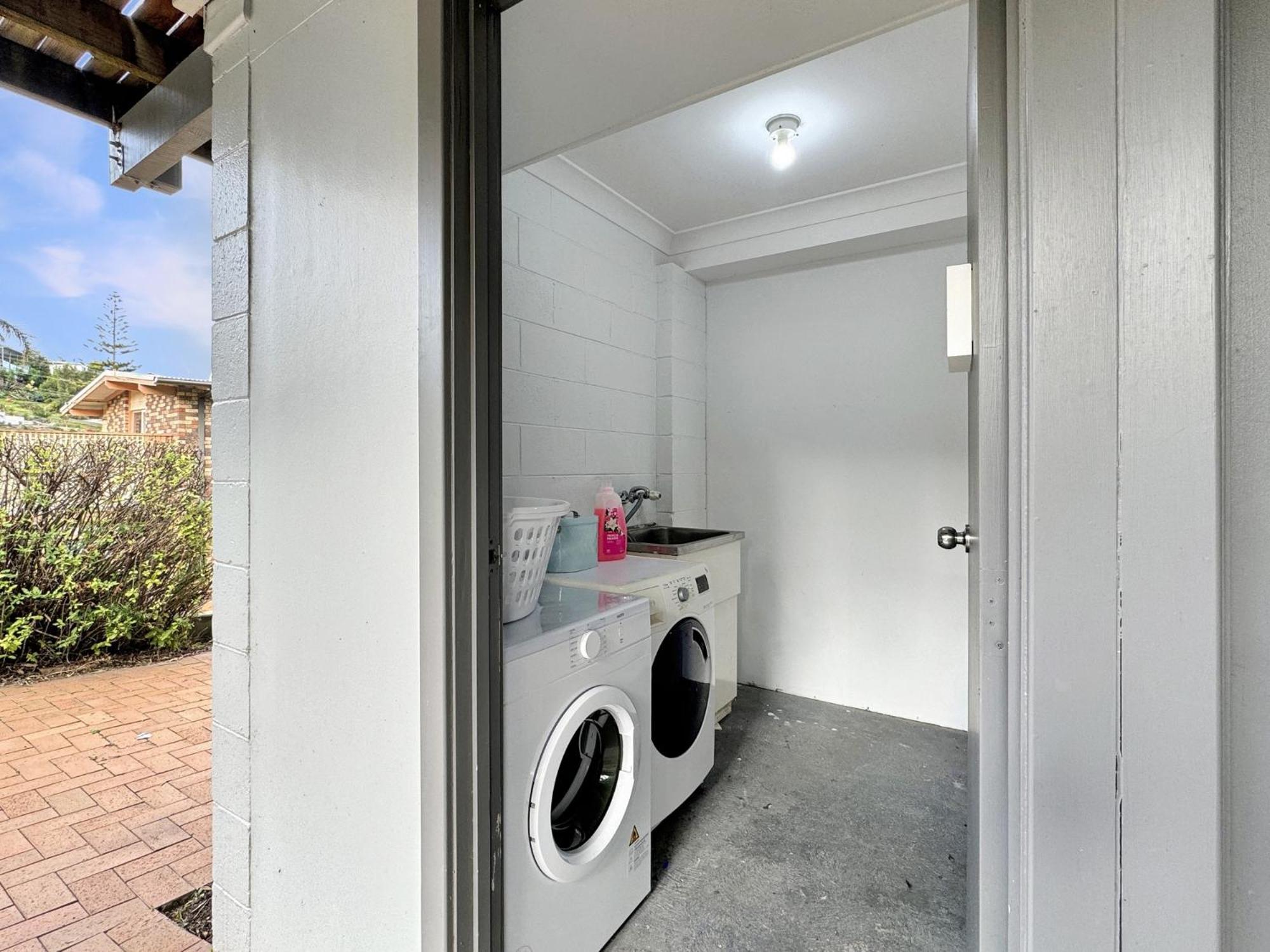 Oceanfront 4-Bed Haven with BBQ & Alfresco Dining