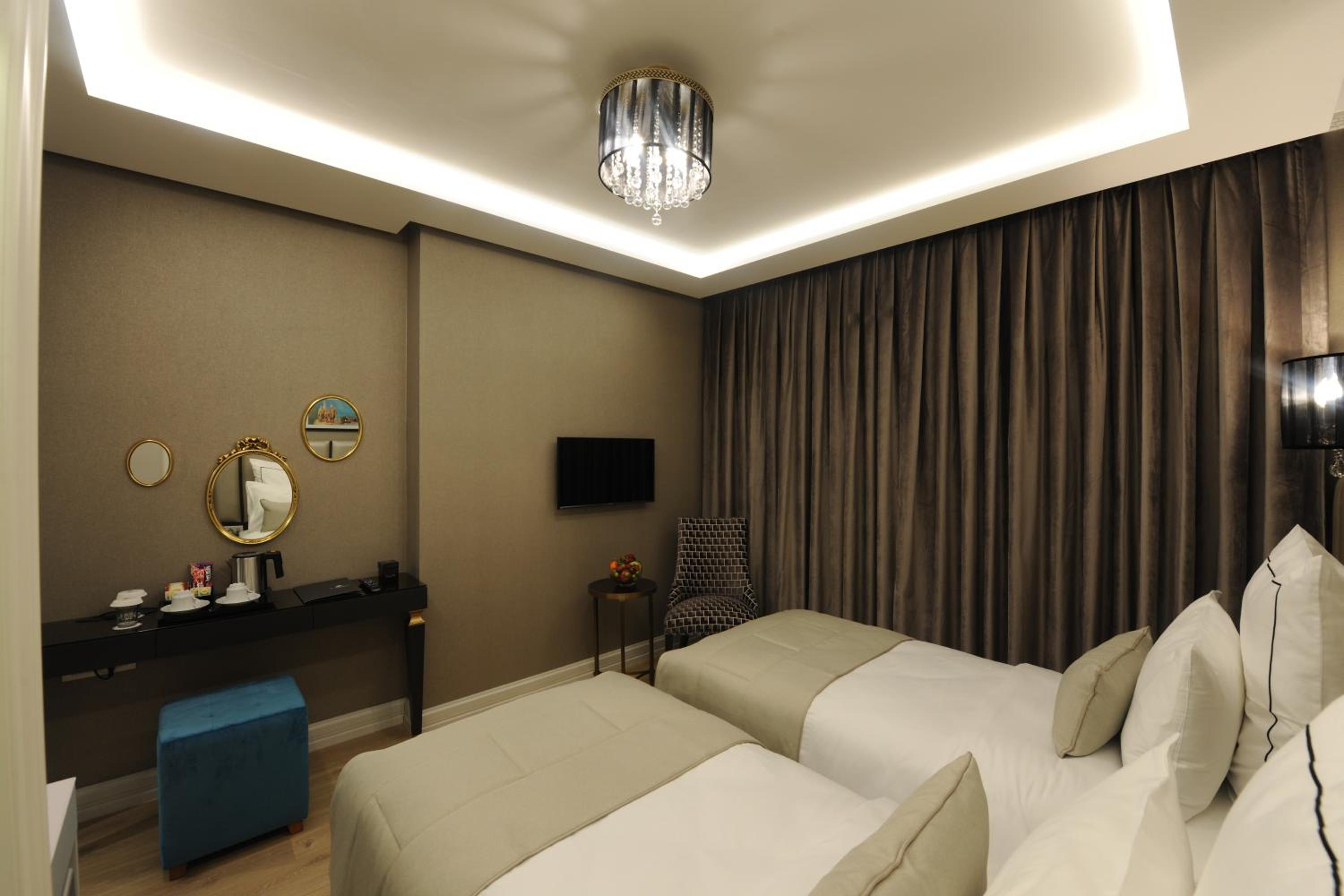 Le Petit Palace Hotel - Special Category