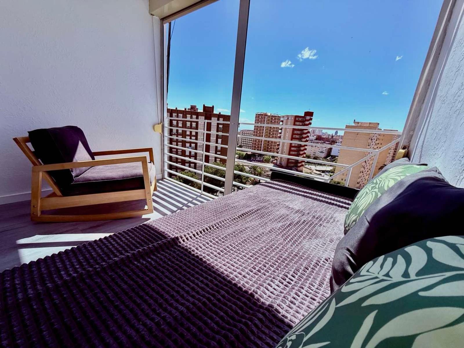 Cozy Apartment with Sea and Mountain Views in Benidorm