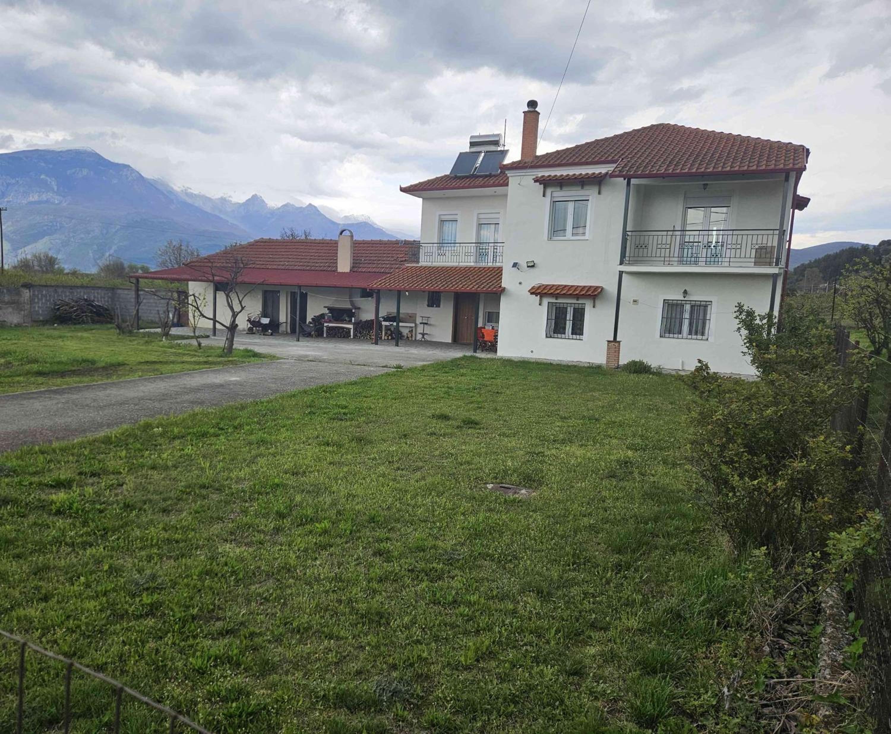 Paikos Townhouse, Hot Springs