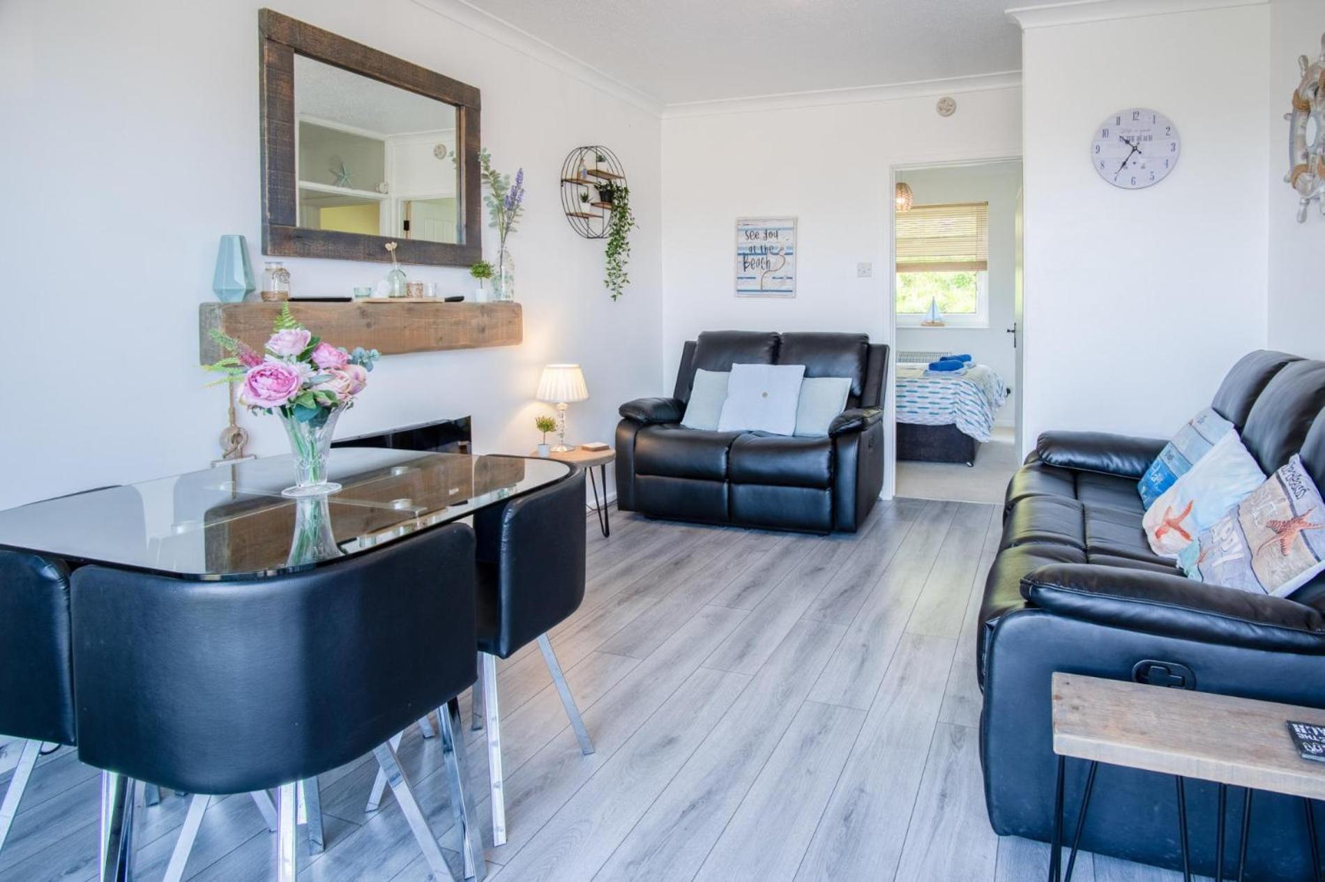 Bayview 32 - 2 Bedroom Chalet - Bayview Oxwich