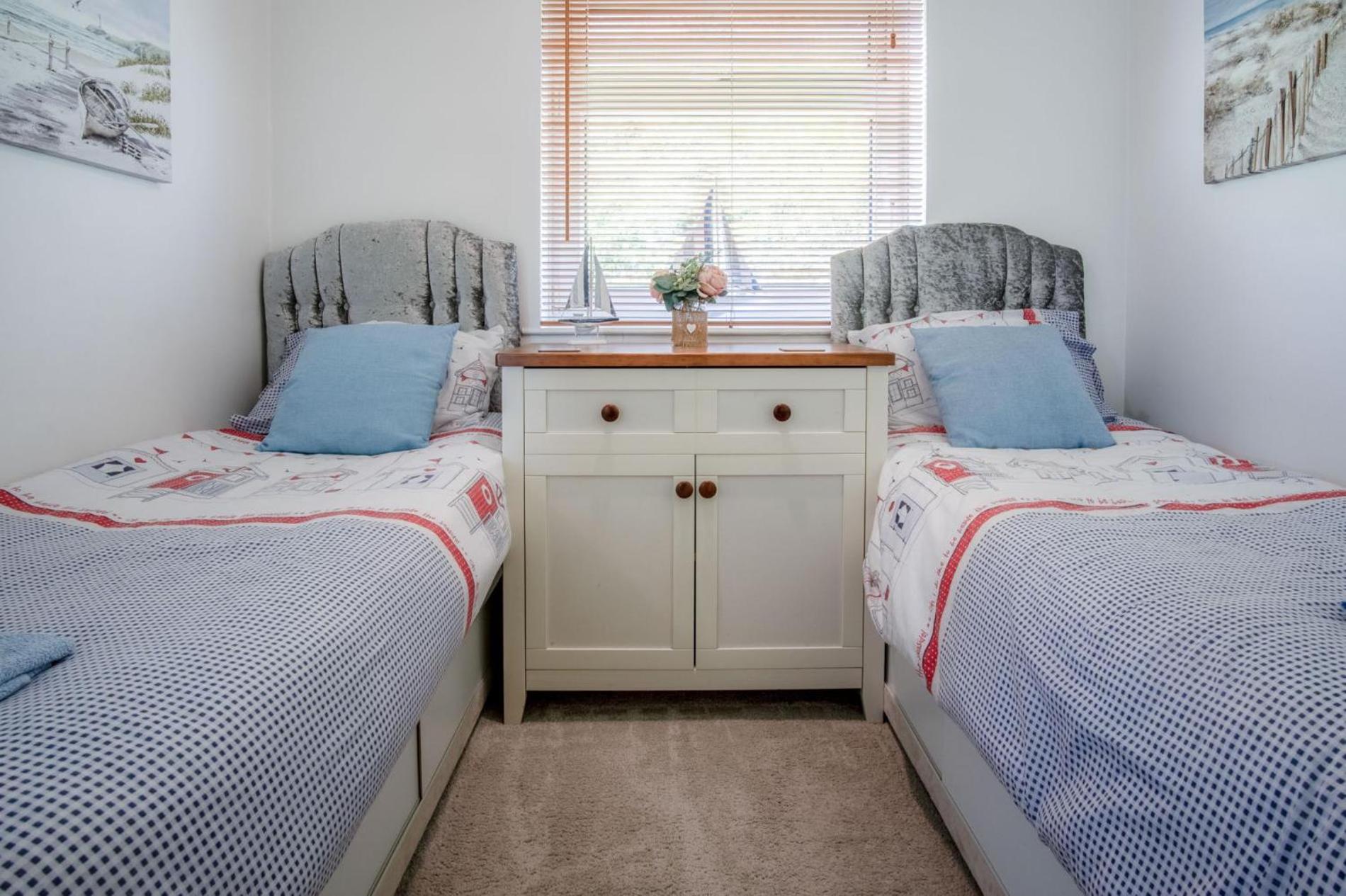 Bayview 32 - 2 Bedroom Chalet - Bayview Oxwich