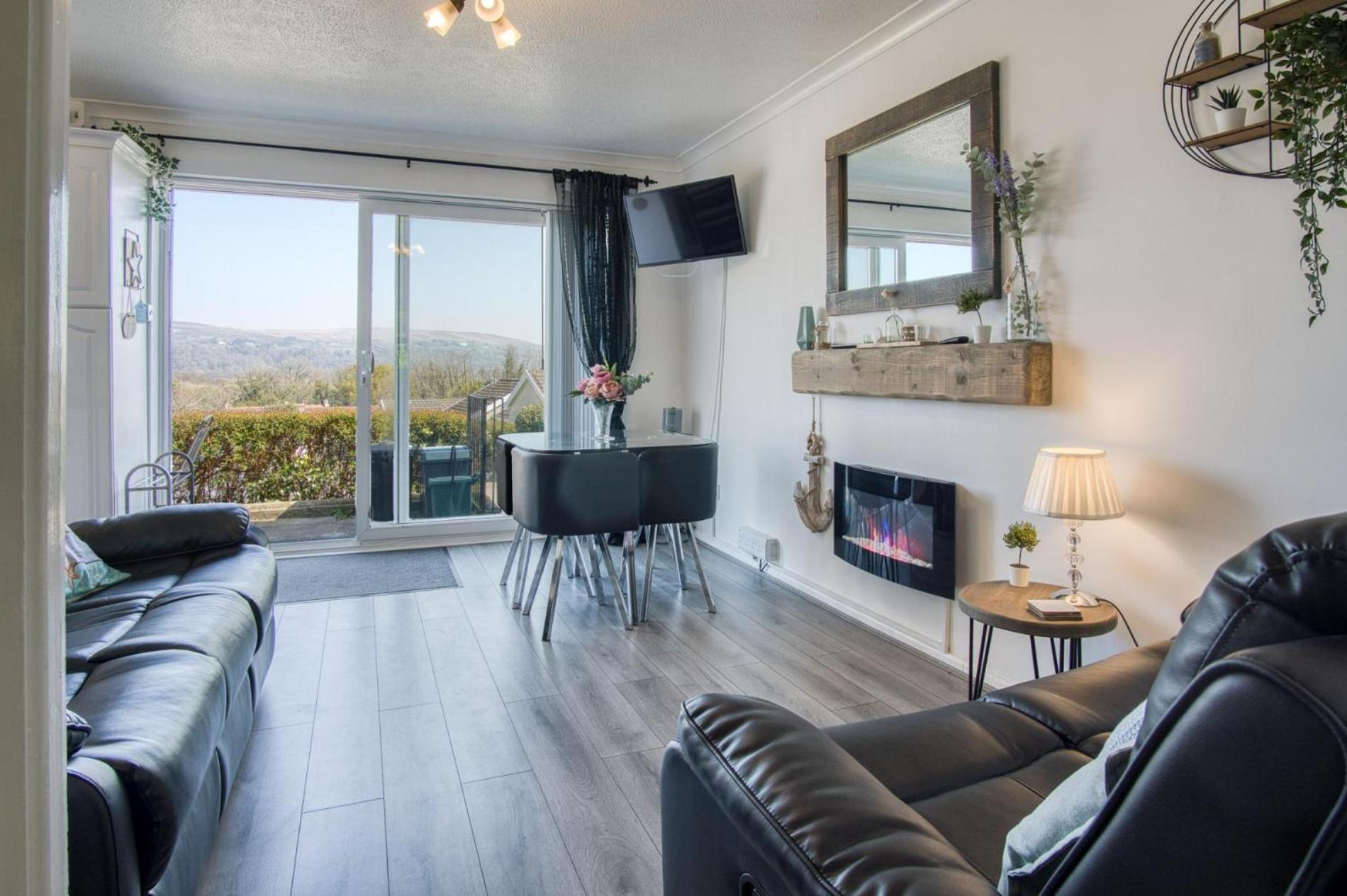 Bayview 32 - 2 Bedroom Chalet - Bayview Oxwich