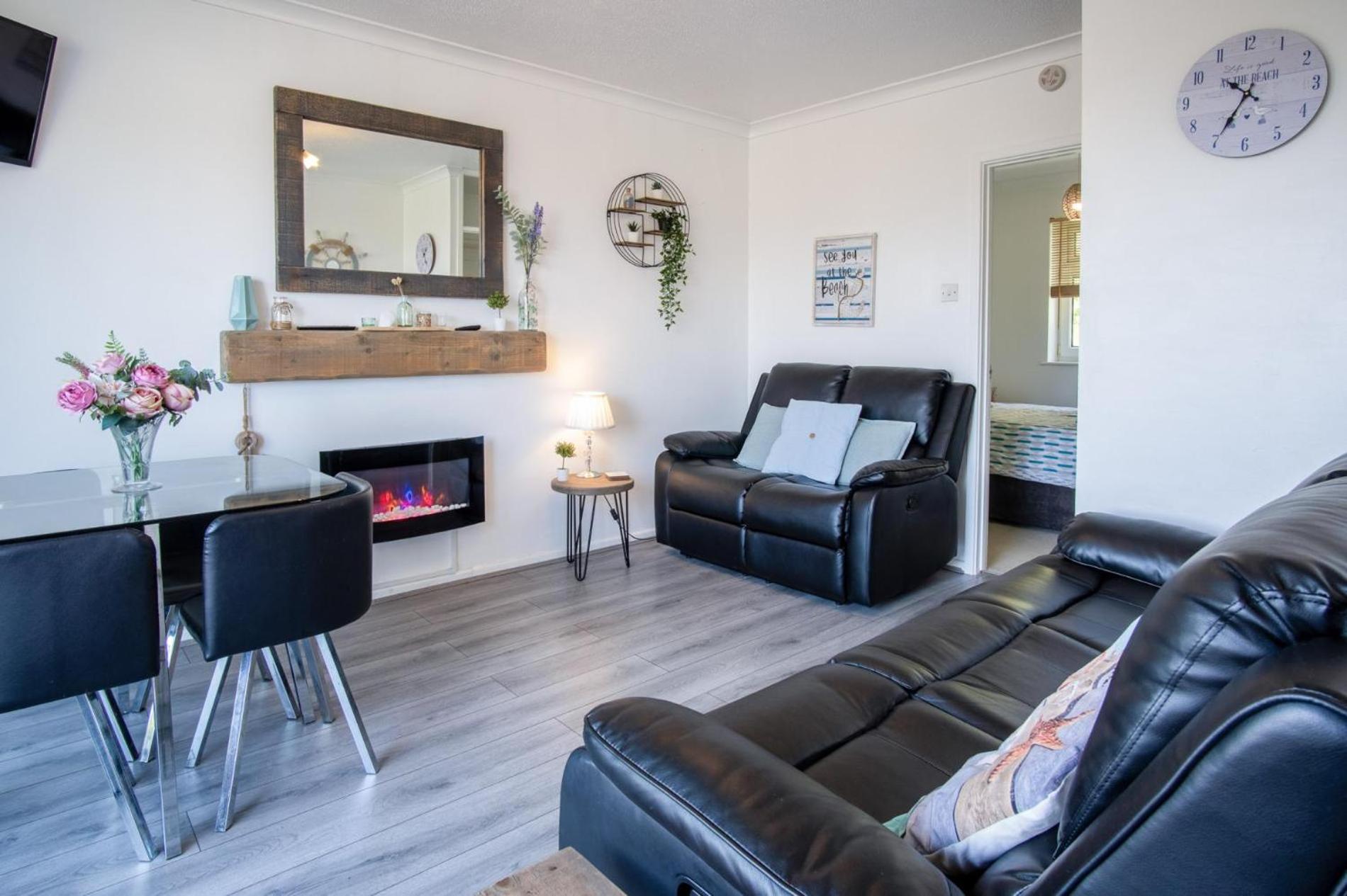 Bayview 32 - 2 Bedroom Chalet - Bayview Oxwich