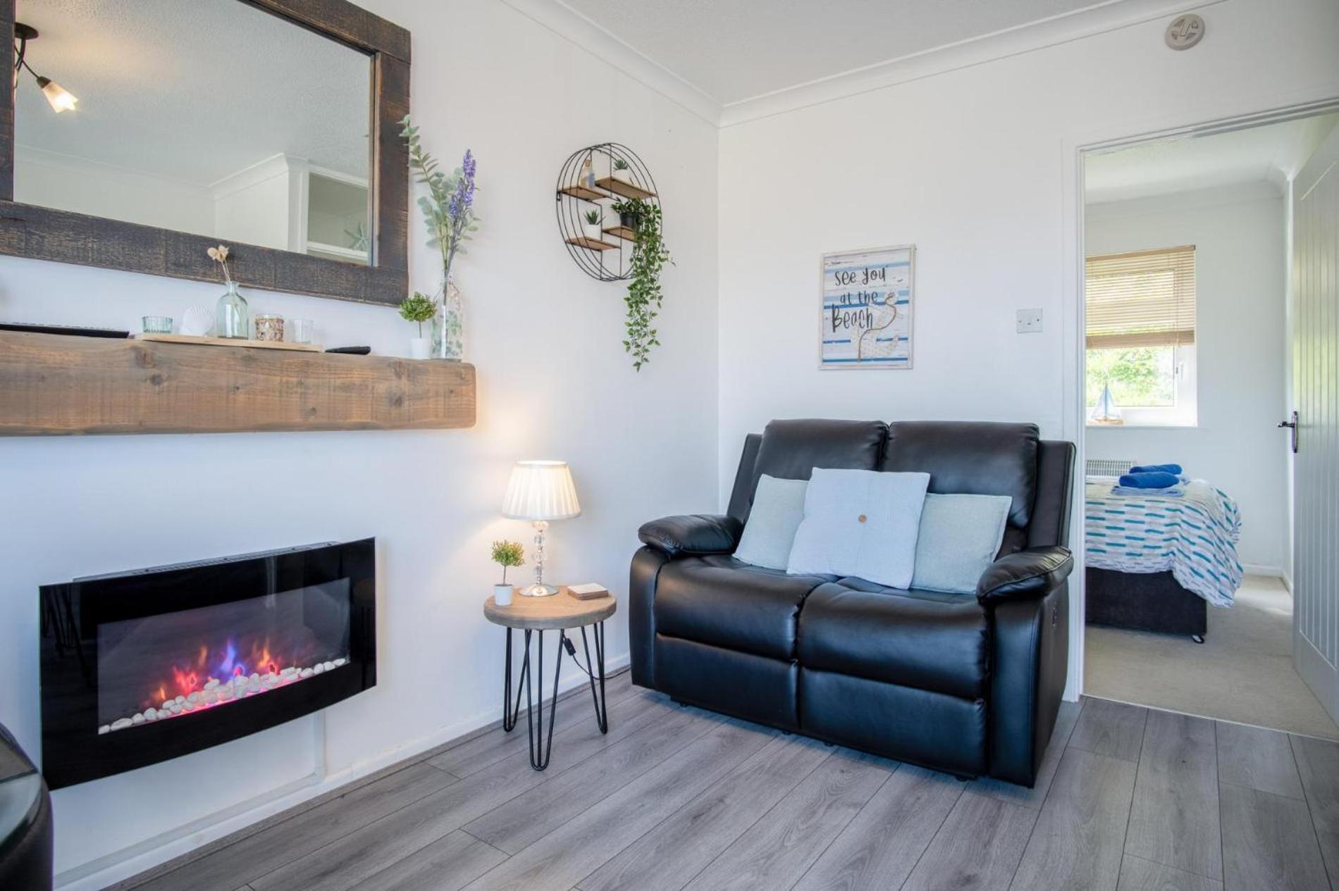 Bayview 32 - 2 Bedroom Chalet - Bayview Oxwich