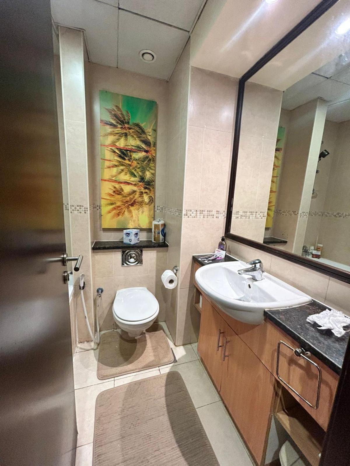 Click Stay - JLT - Studio & Balcony Lakes view Entire Apartment -JN
