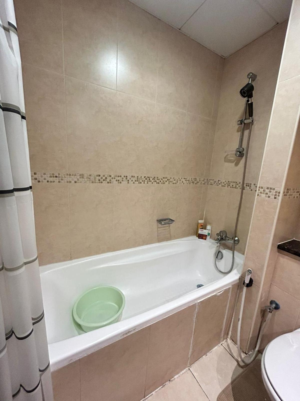Click Stay - JLT - Studio & Balcony Lakes view Entire Apartment -JN