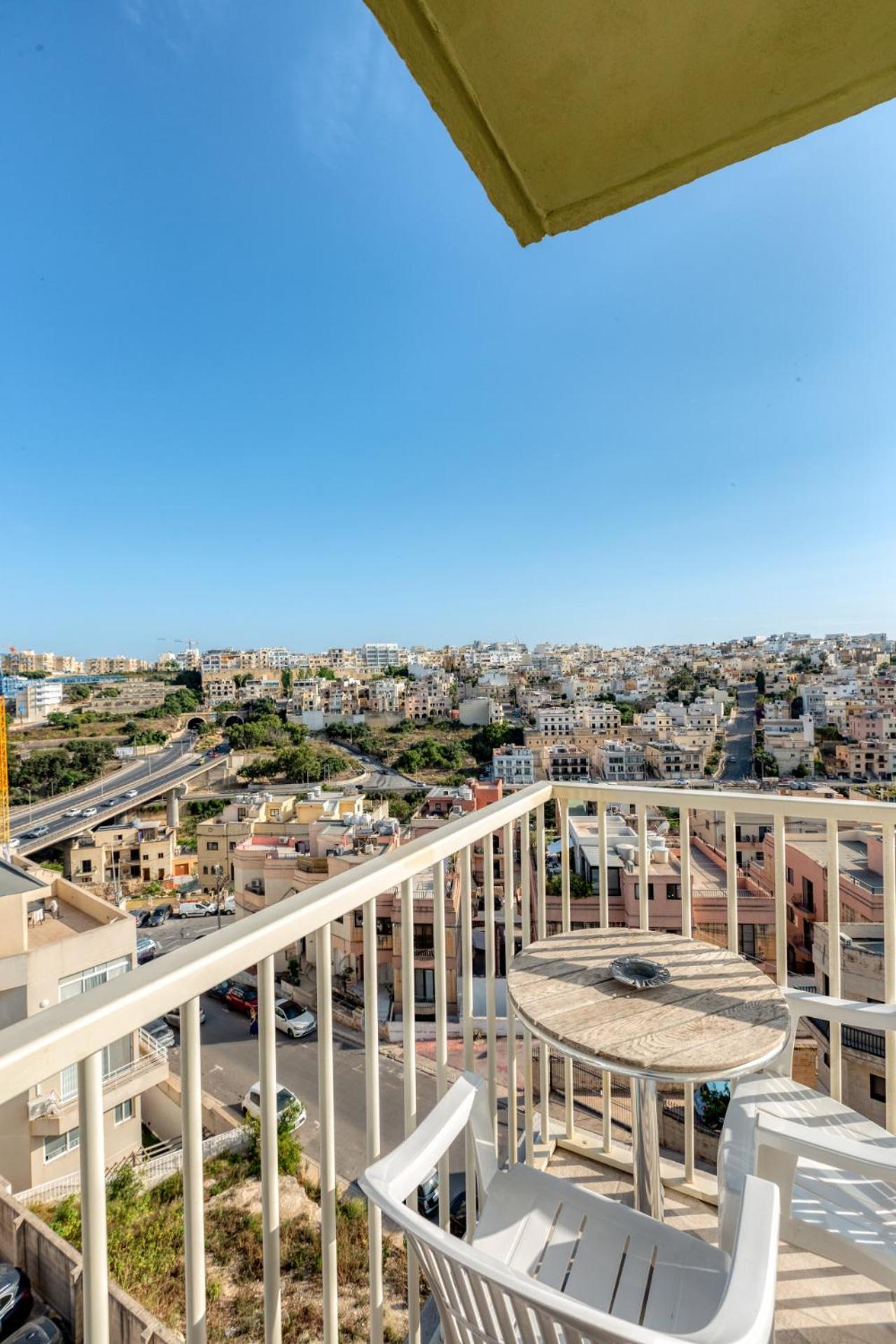 Amazing apartment with pool in Malta