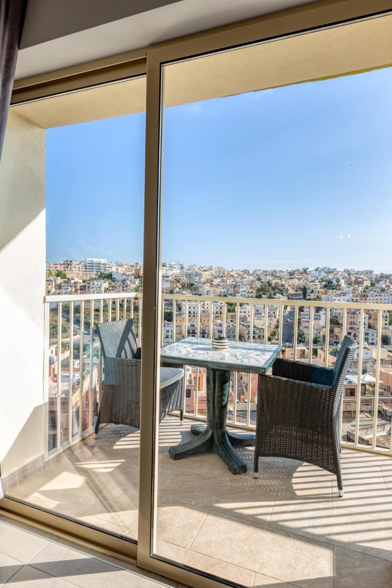 Amazing apartment with pool in Malta