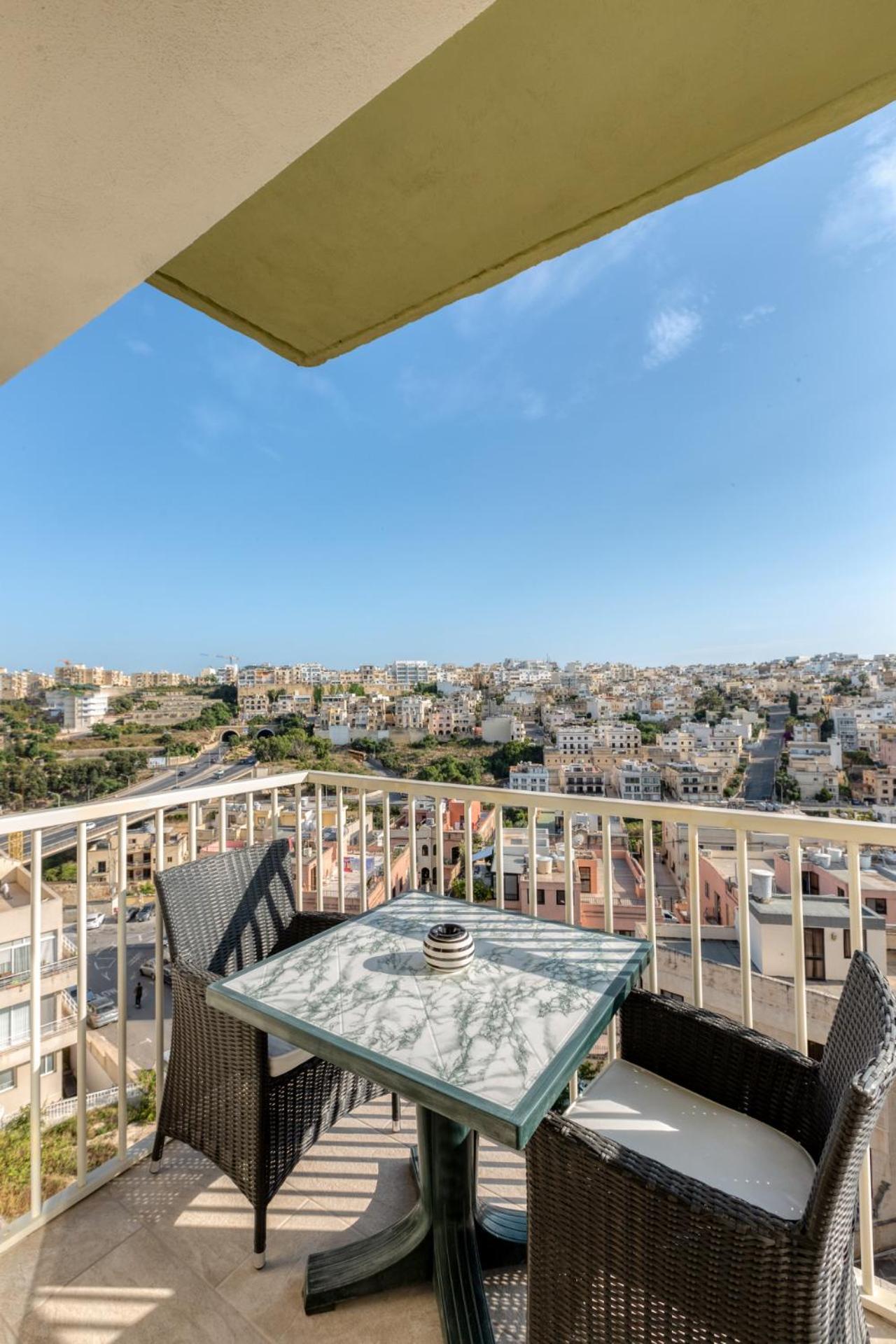 Amazing apartment with pool in Malta