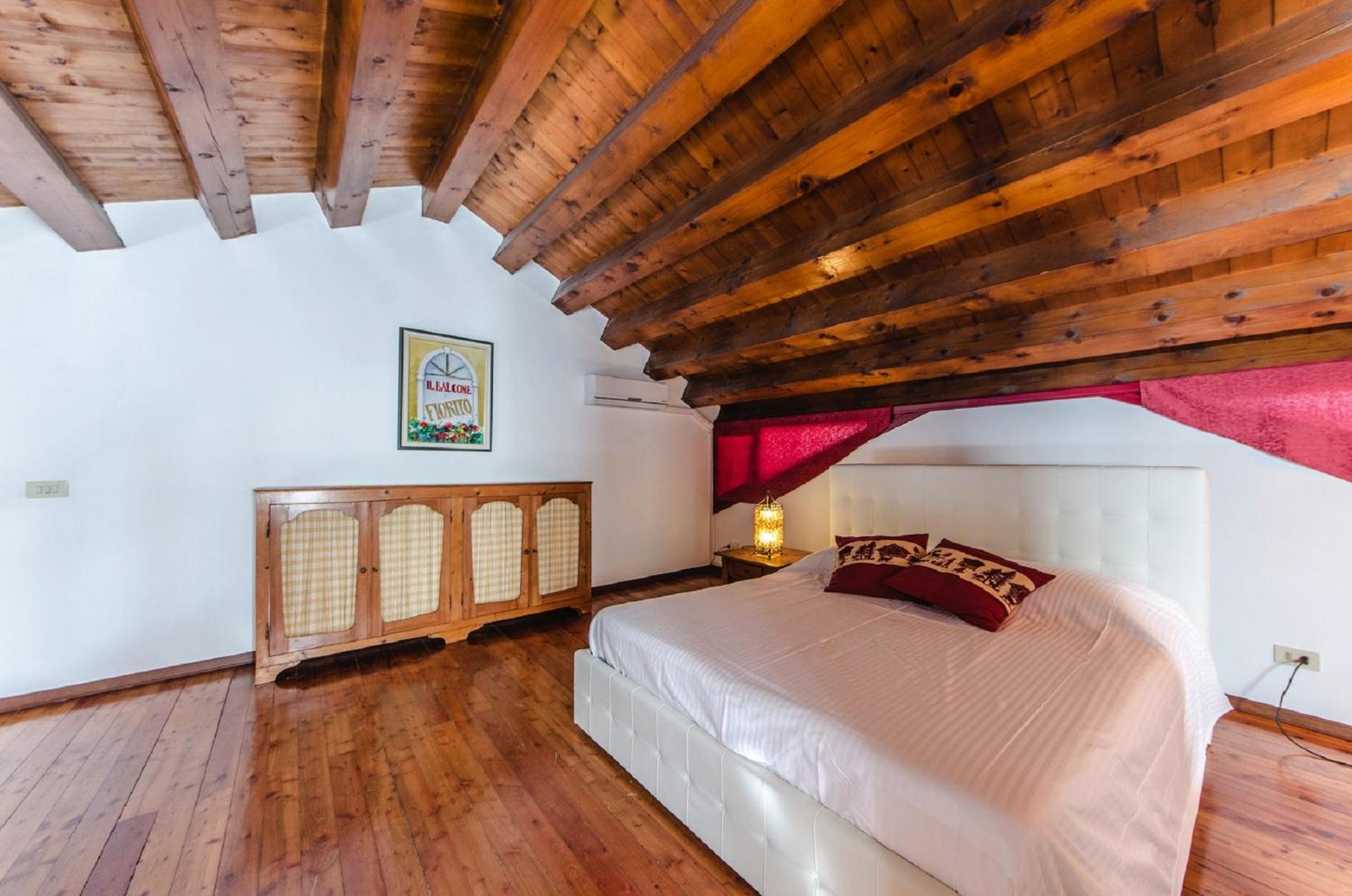 Novalesi Red House, photo 17