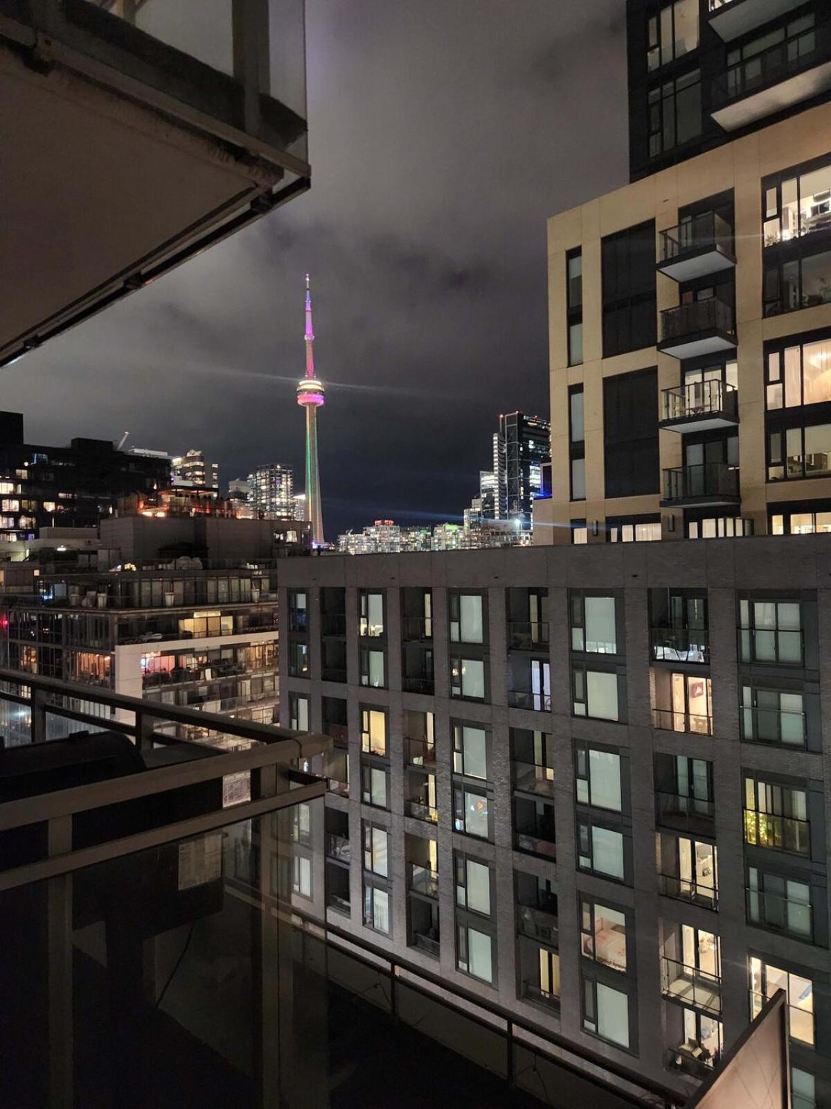 Queen St West Haven - Modern Loft, Downtown Toronto, Free Parking