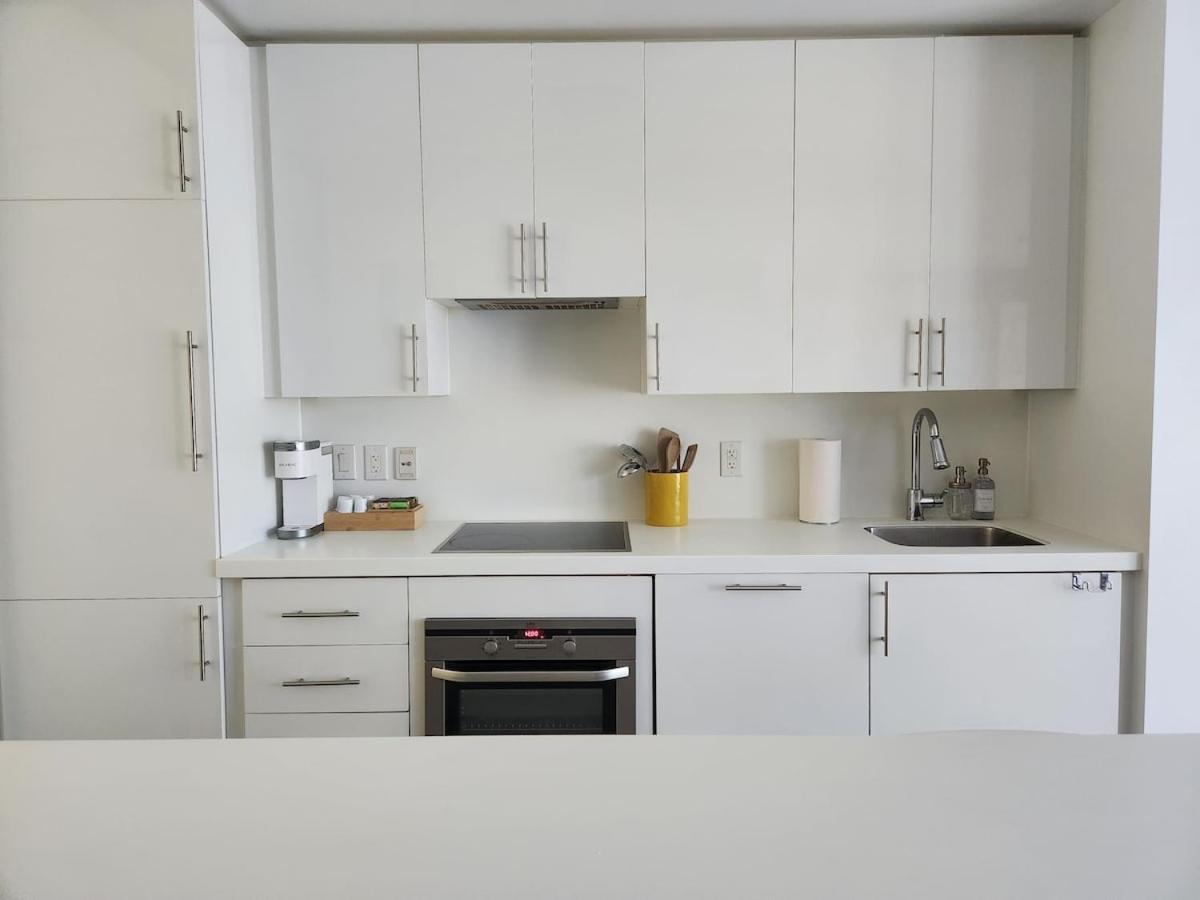 Queen St West Haven - Modern Loft, Downtown Toronto, Free Parking