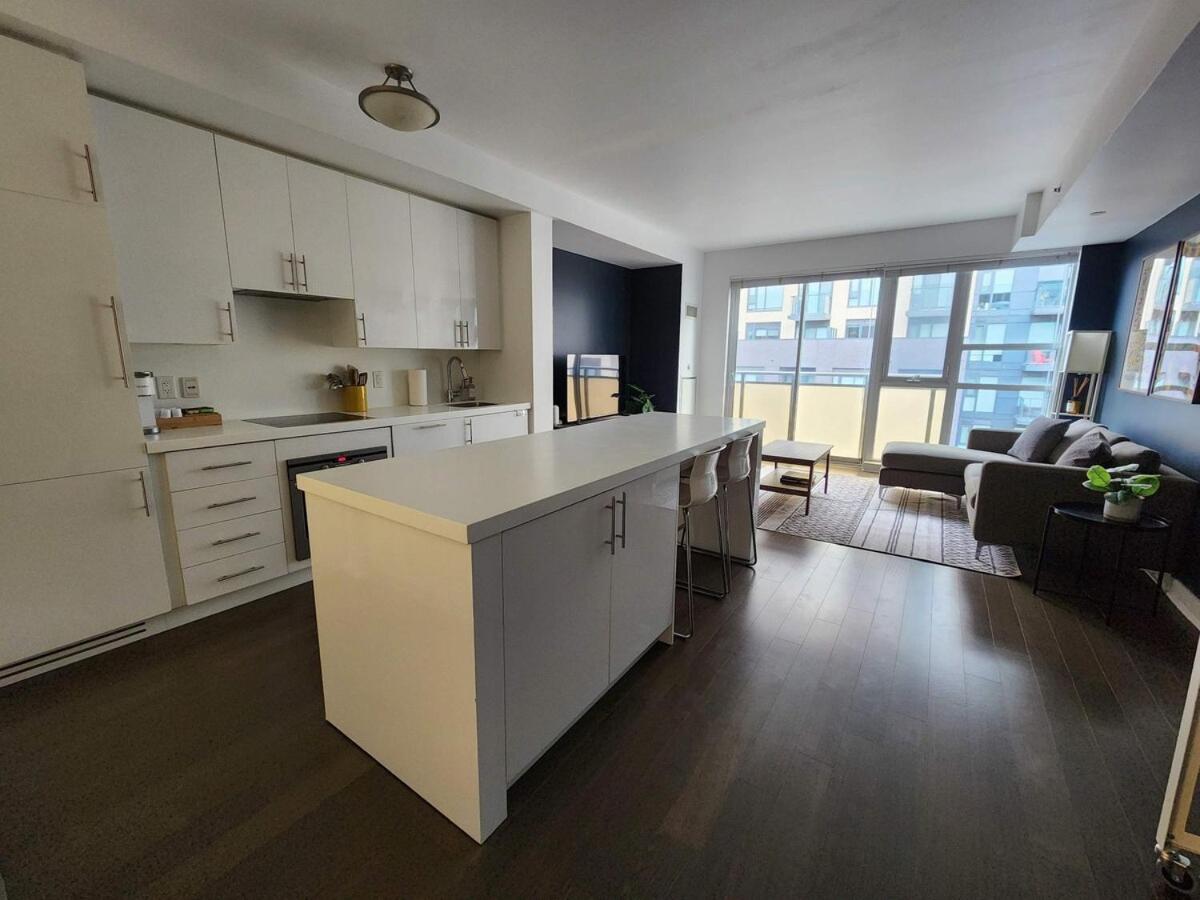 Queen St West Haven - Modern Loft, Downtown Toronto, Free Parking