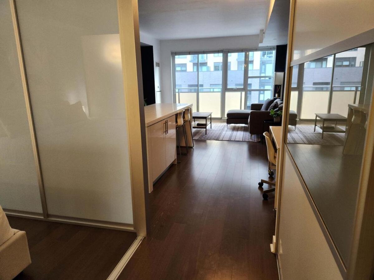 Queen St West Haven - Modern Loft, Downtown Toronto, Free Parking