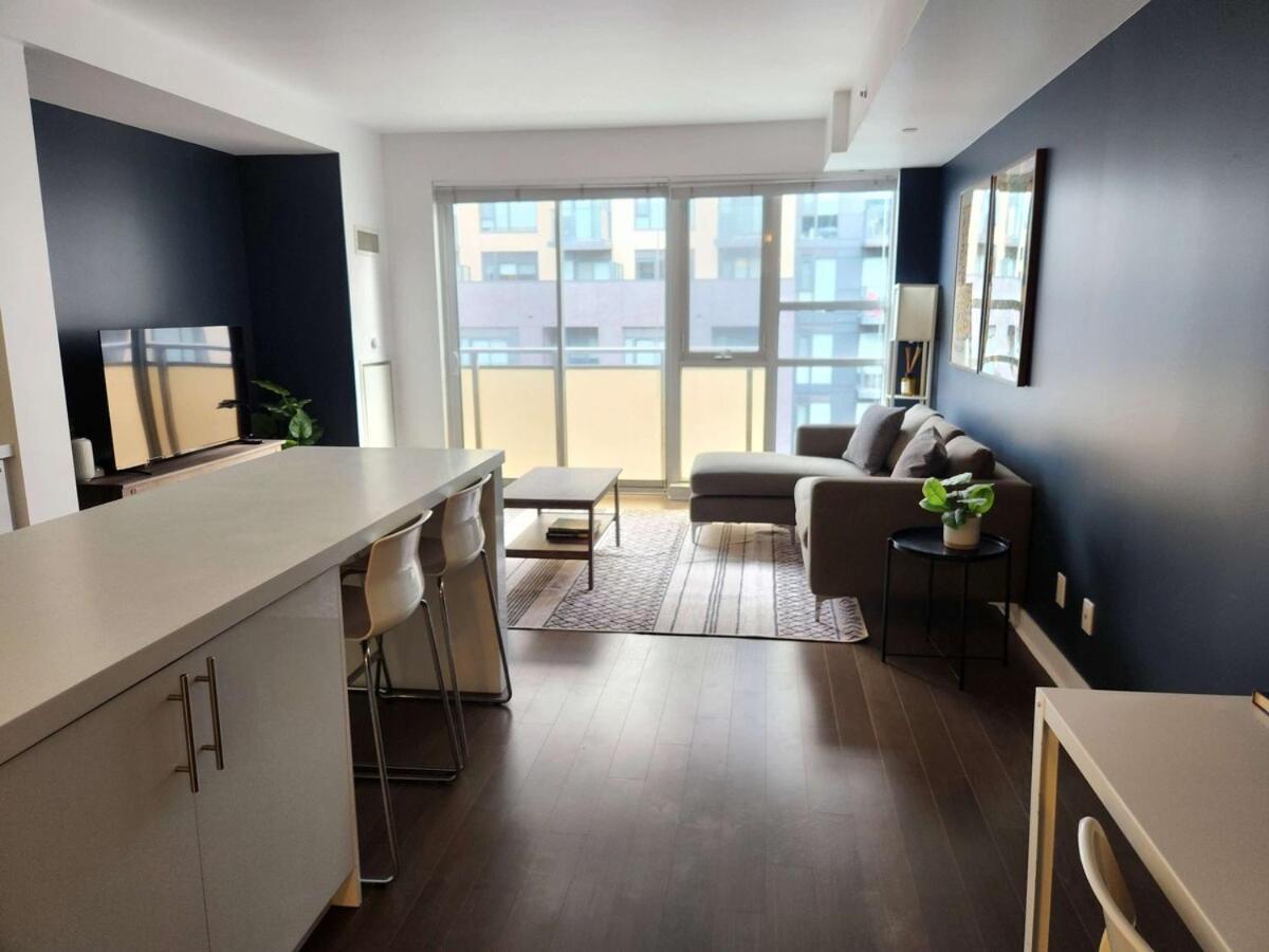 Queen St West Haven - Modern Loft, Downtown Toronto, Free Parking
