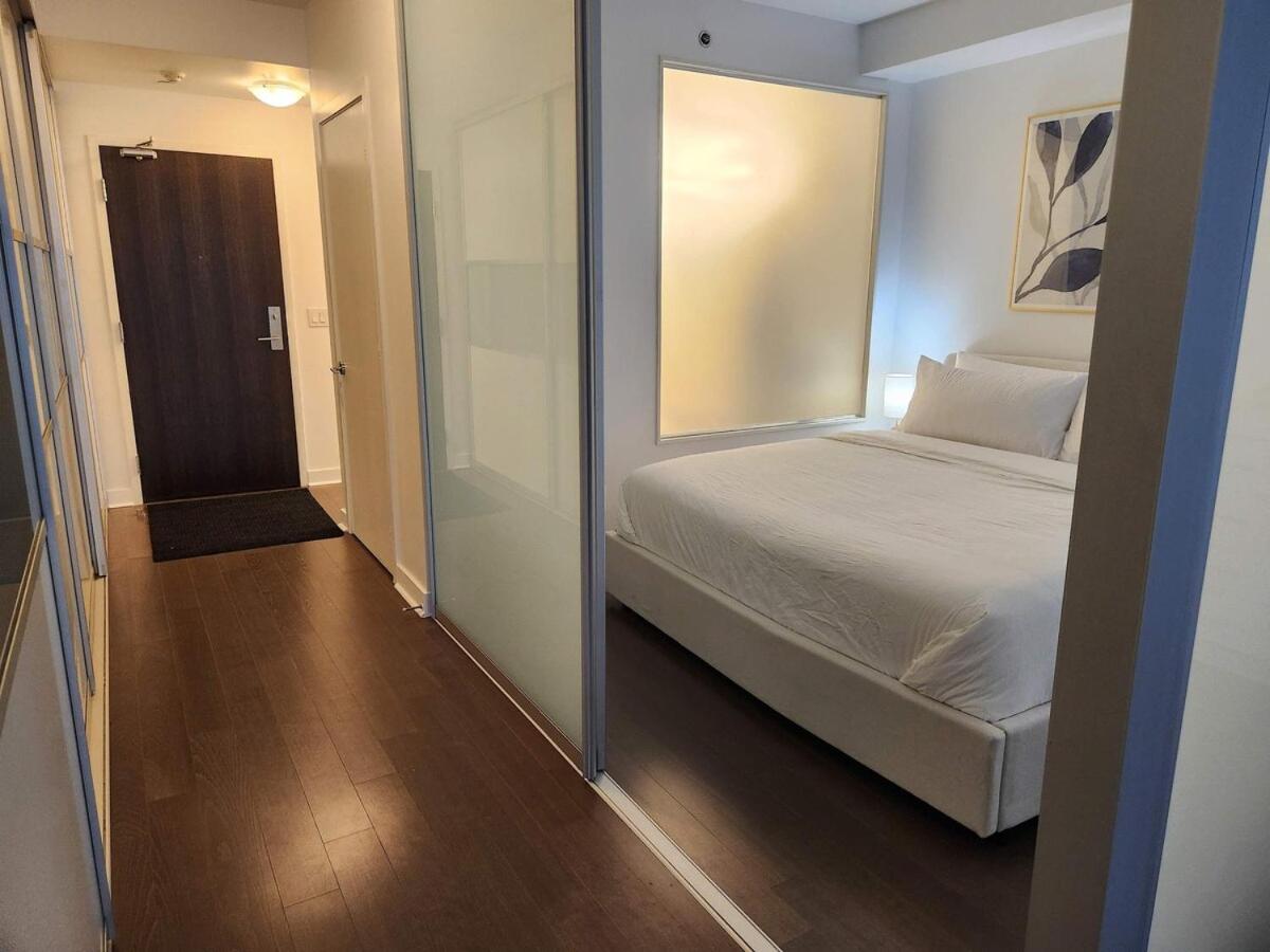 Queen St West Haven - Modern Loft, Downtown Toronto, Free Parking