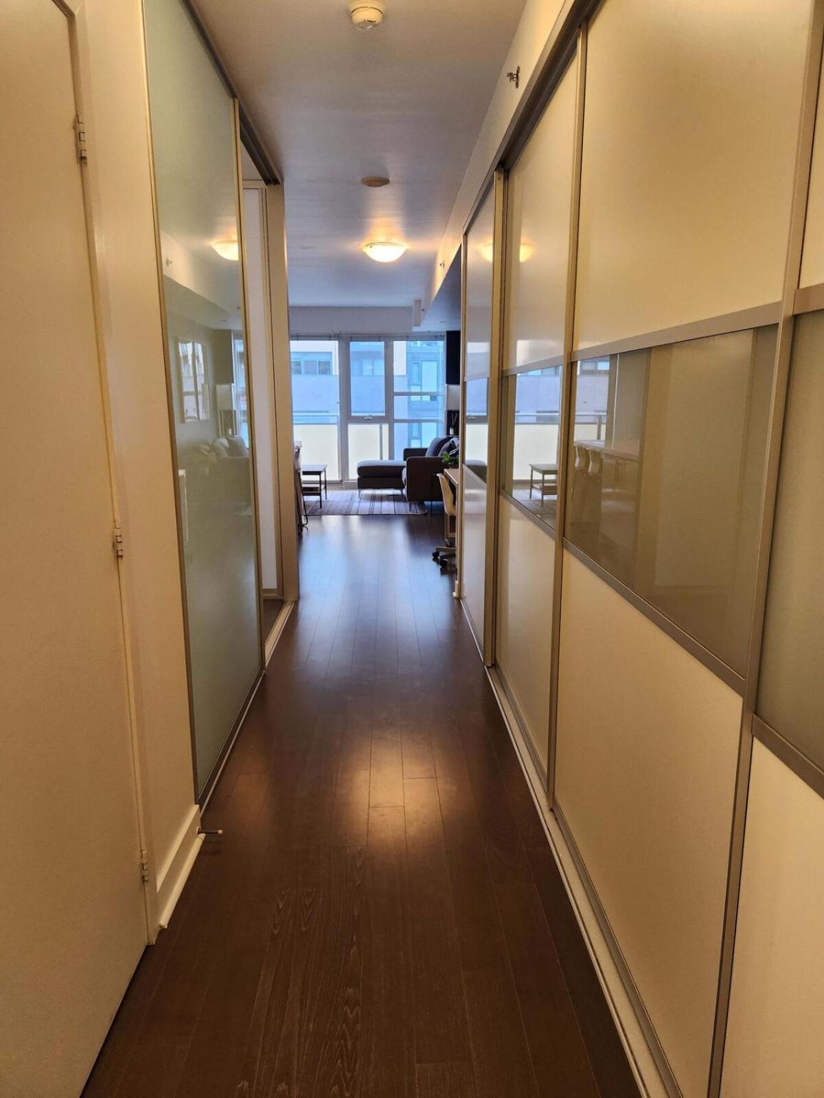 Queen St West Haven - Modern Loft, Downtown Toronto, Free Parking