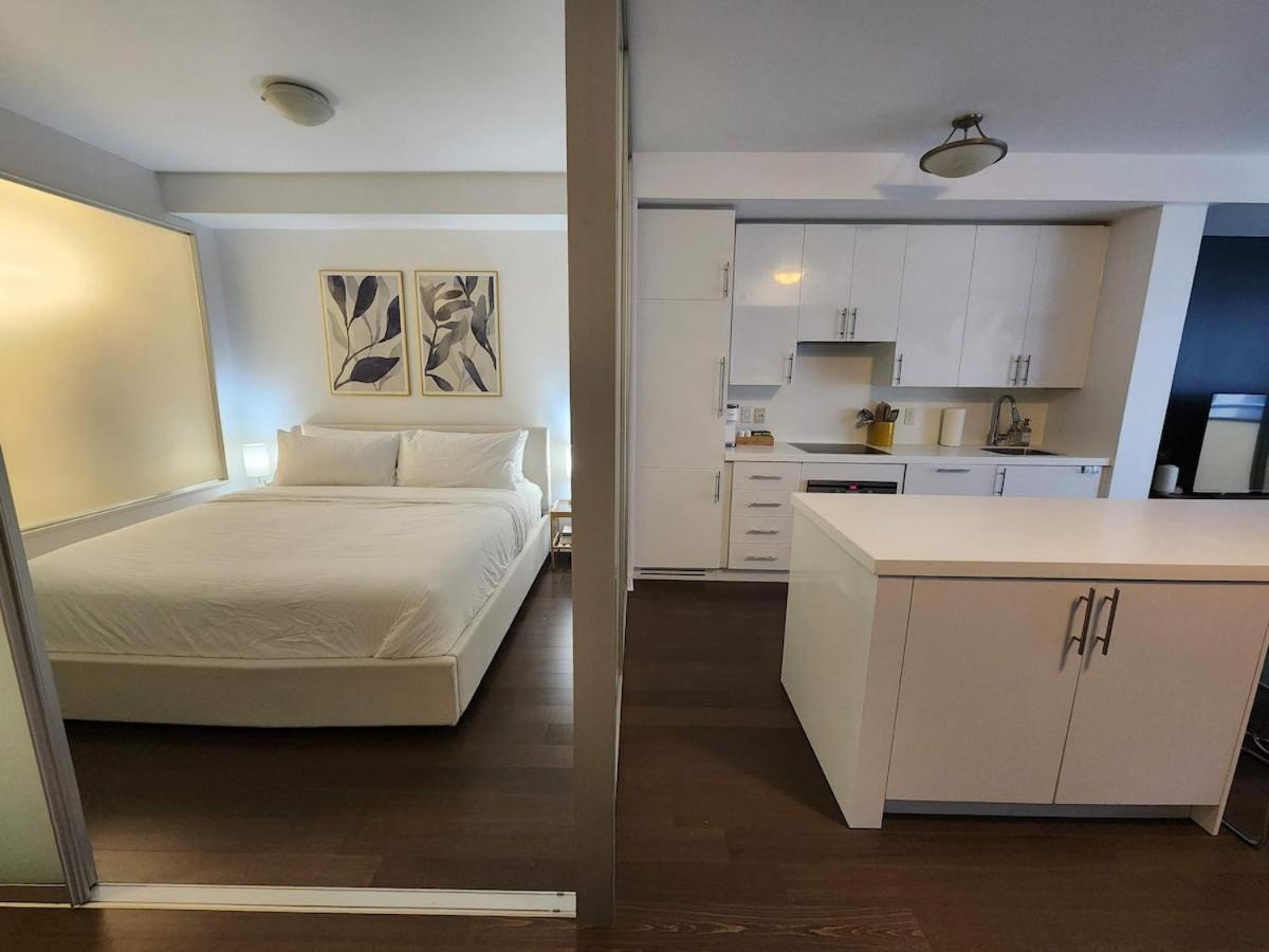 Queen St West Haven - Modern Loft, Downtown Toronto, Free Parking