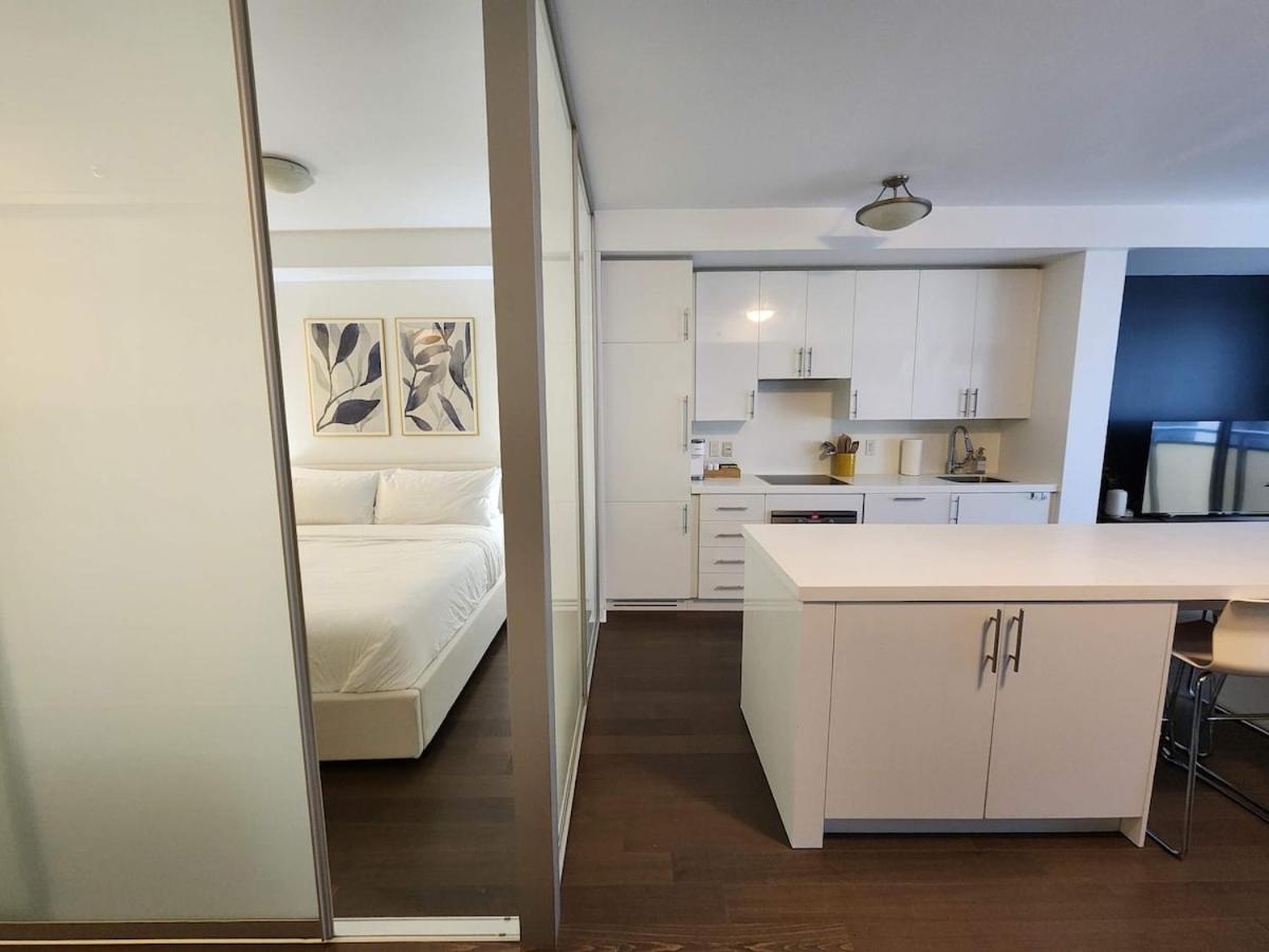 Queen St West Haven - Modern Loft, Downtown Toronto, Free Parking