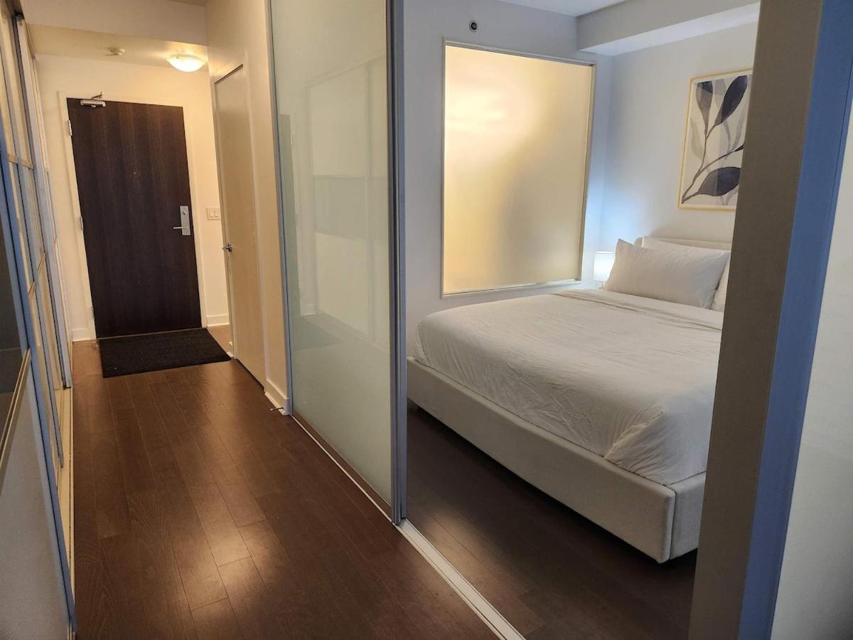 Queen St West Haven - Modern Loft, Downtown Toronto, Free Parking