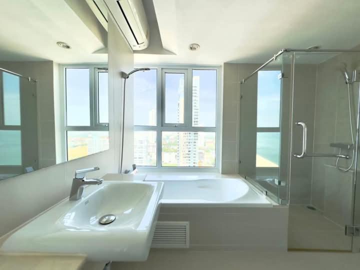 Premium seaview front beach 3bedroom 3bathroom pattaya floor15 jomtien
