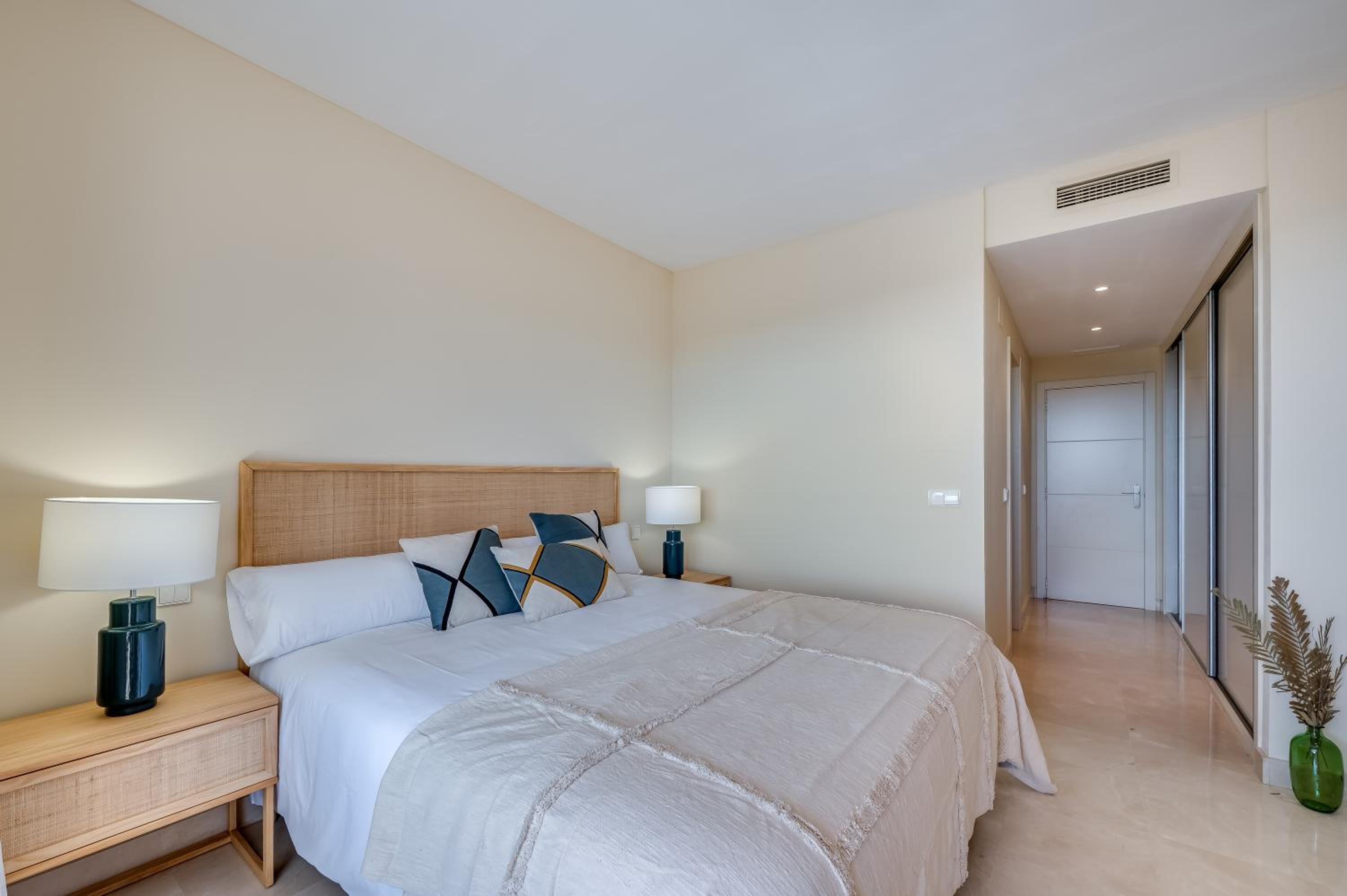 Vistas espectaculares en La Quinta Suites cerca de Puerto Banús