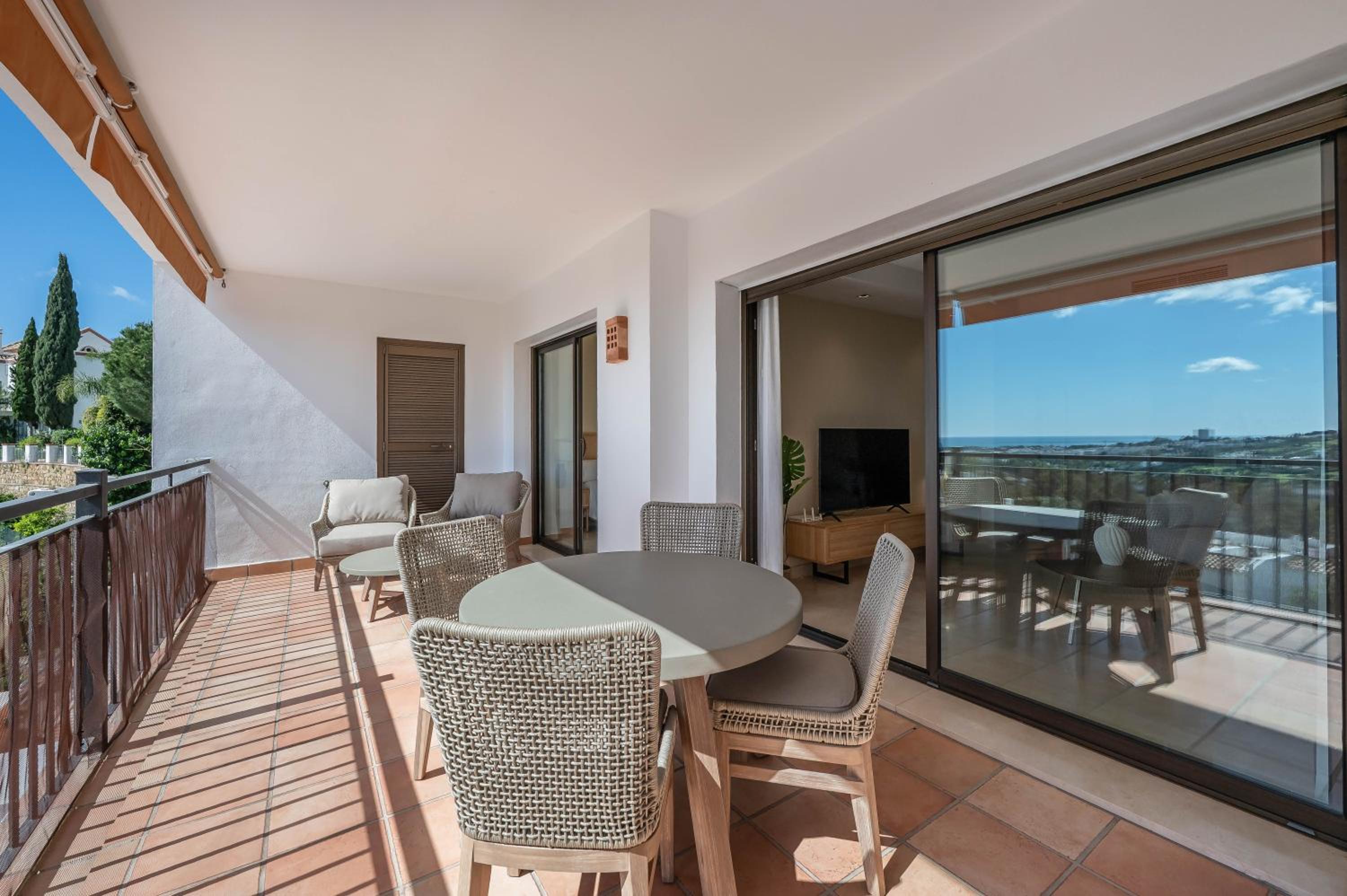 Vistas espectaculares en La Quinta Suites cerca de Puerto Banús