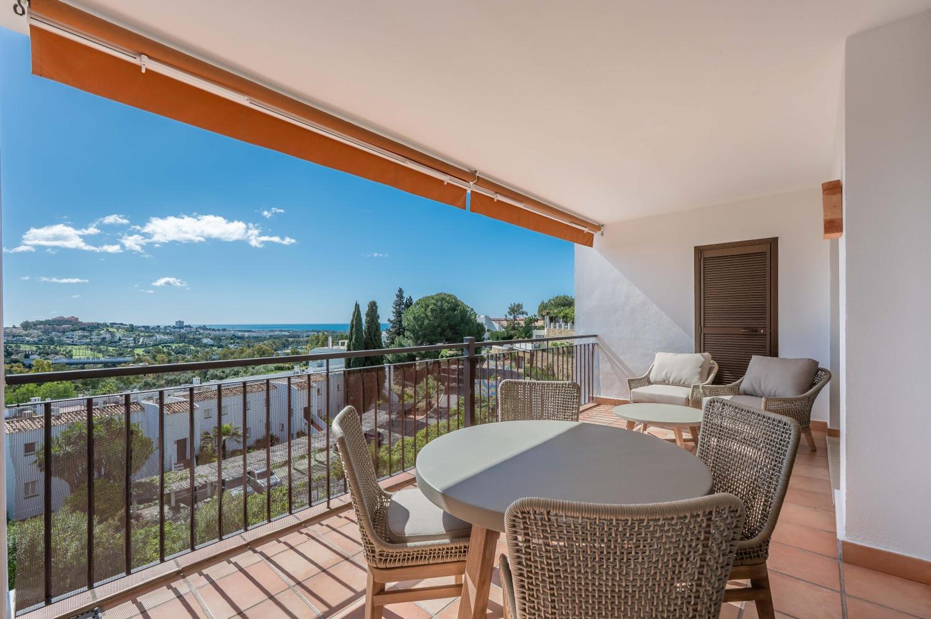 Vistas espectaculares en La Quinta Suites cerca de Puerto Banús