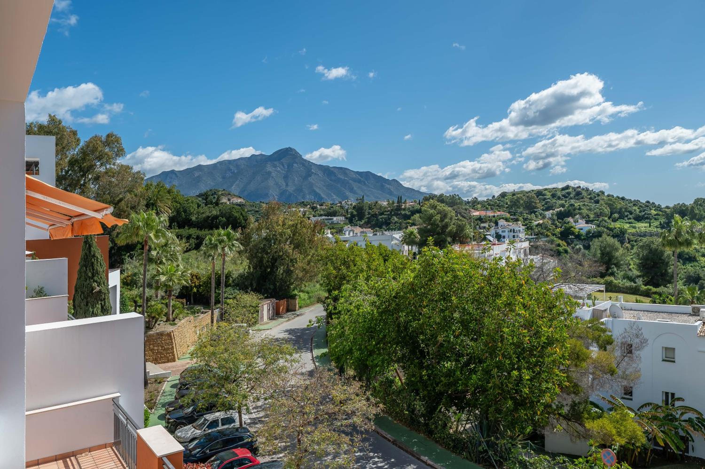 Vistas espectaculares en La Quinta Suites cerca de Puerto Banús