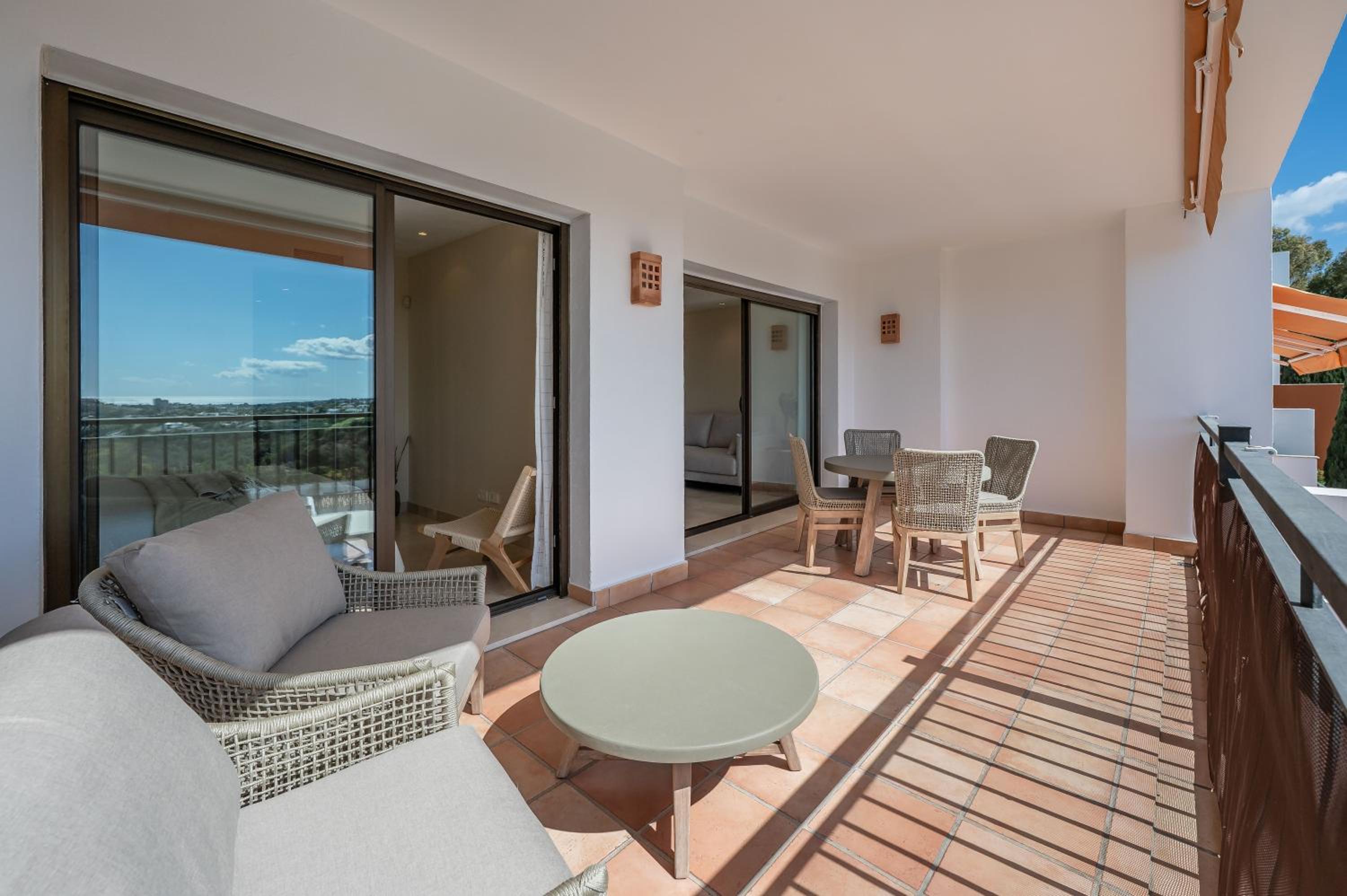 Vistas espectaculares en La Quinta Suites cerca de Puerto Banús