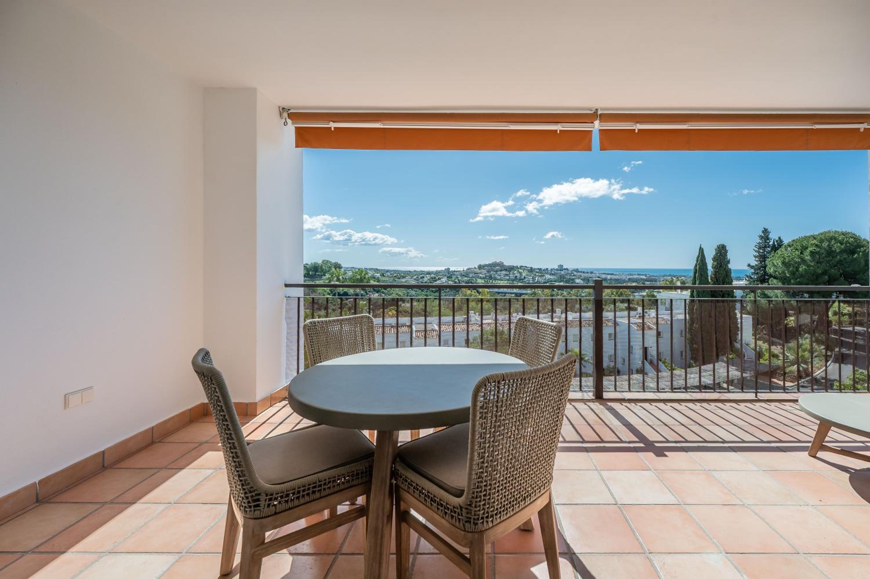 Vistas espectaculares en La Quinta Suites cerca de Puerto Banús