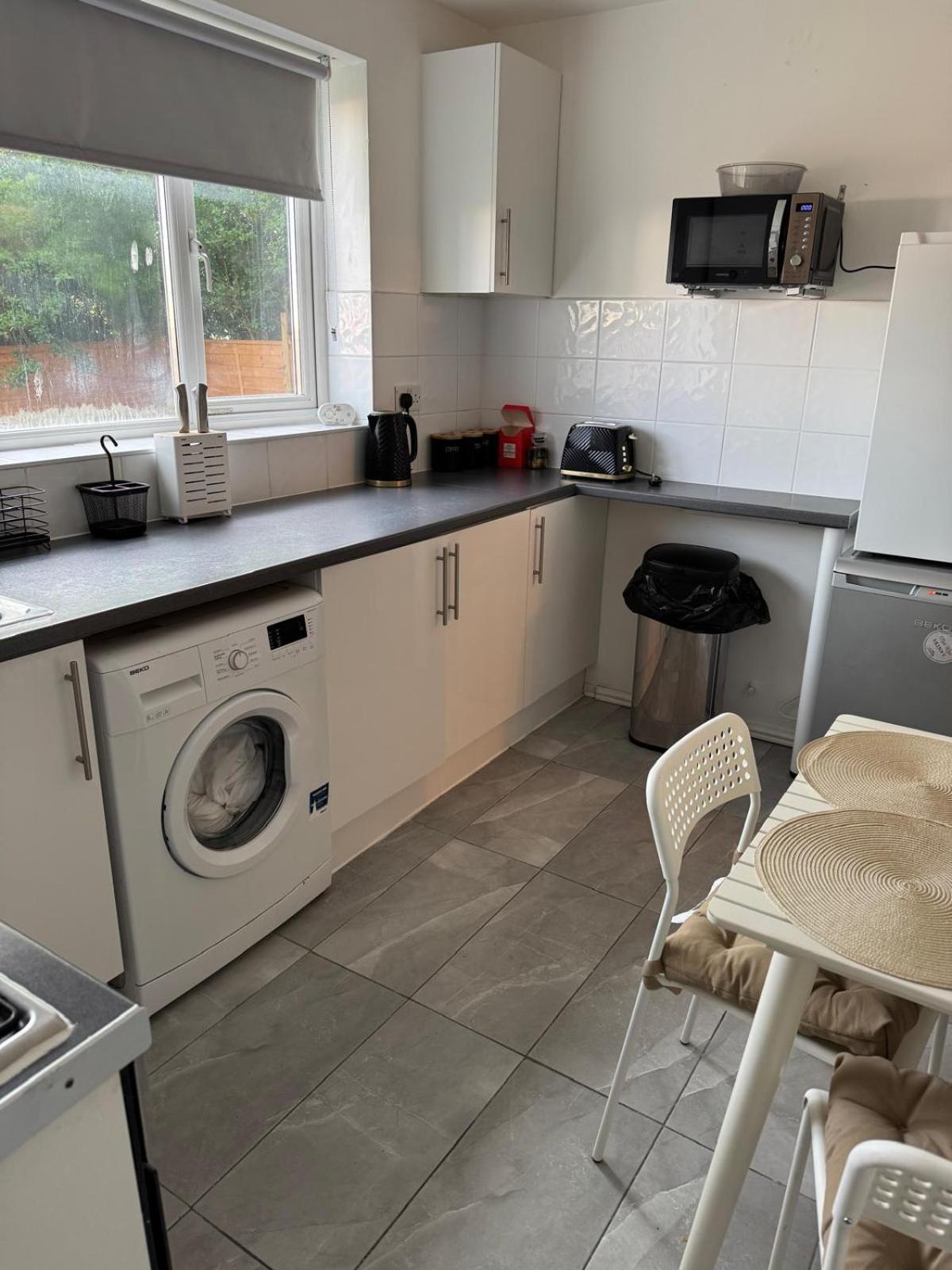 Cosy 2-bed Maisonette with Private Garage in Wembley