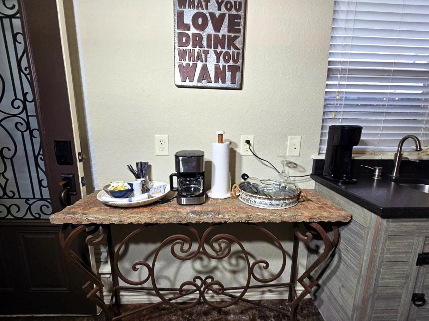 Wine Country Stay with Hot Tub, BBQ, Yard & Pool