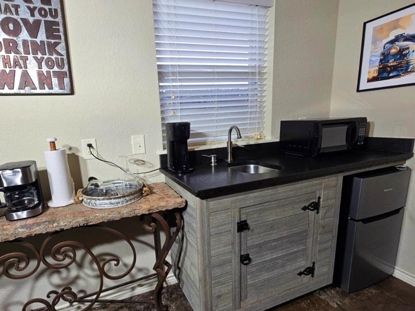 Wine Country Stay with Hot Tub, BBQ, Yard & Pool