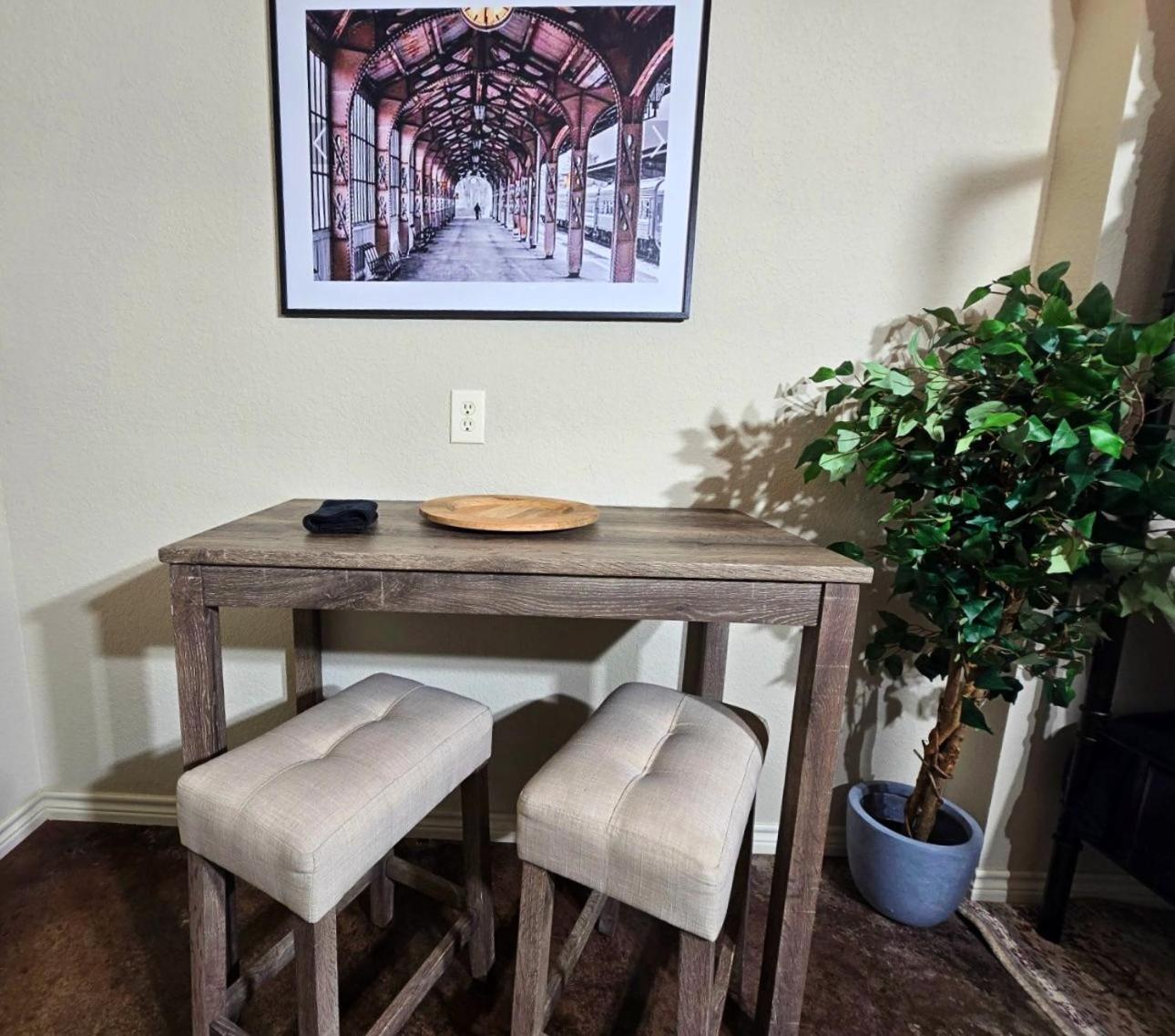 Wine Country Stay with Hot Tub, BBQ, Yard & Pool